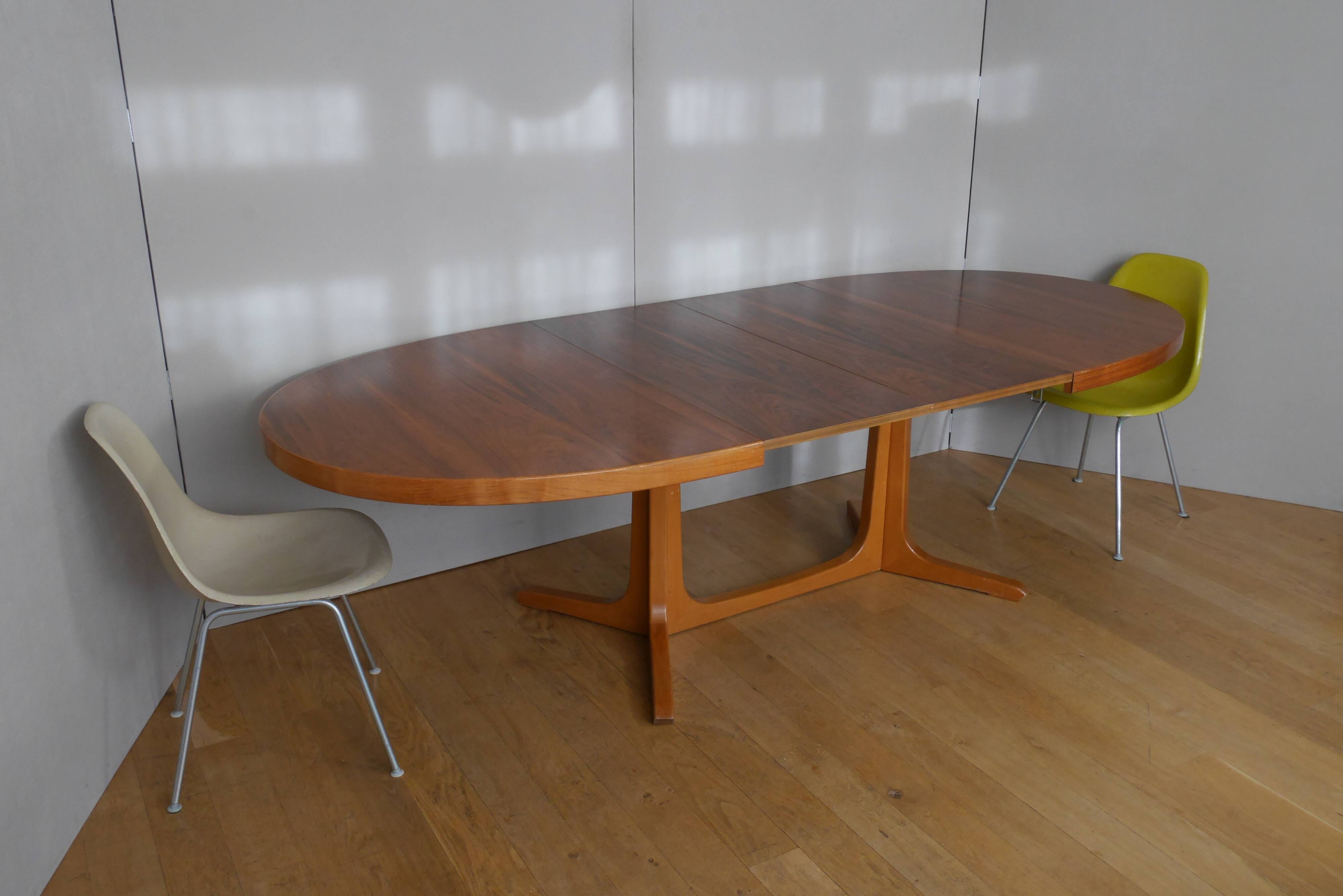 Baumann 250cm extendable oval table in walnut Scandinavian vintage design 60 70 extensions