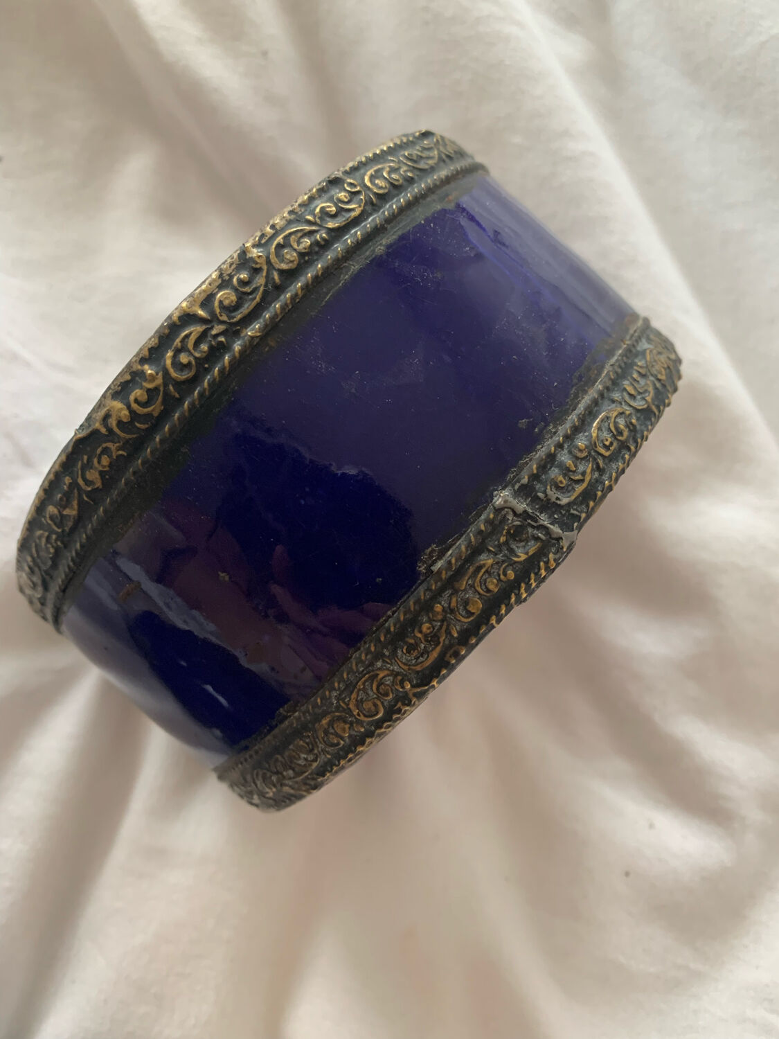 Ceramic pot and bronze blue flower old