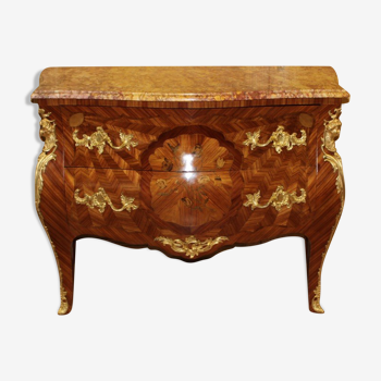 Commode galbée de style Louis XV