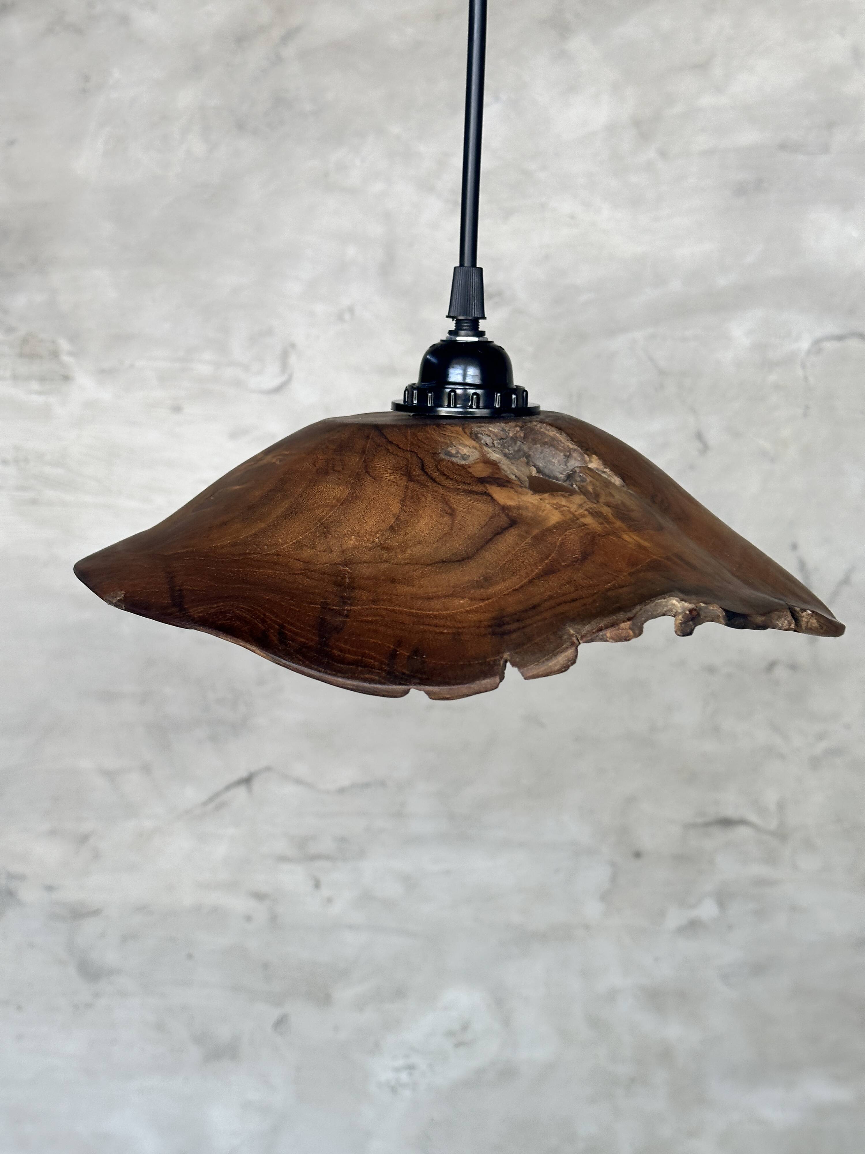 Small pendant light in corrugated teak leaf (Small D:30 H:20)