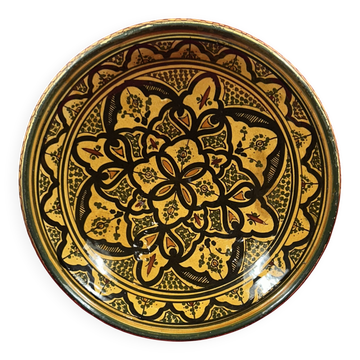 Large and beautiful antique deep dish from the Maghreb, signature to be identified: SAFI? 37 cm