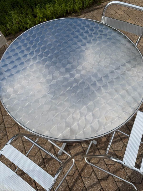 Table et 4 chaises rétro
