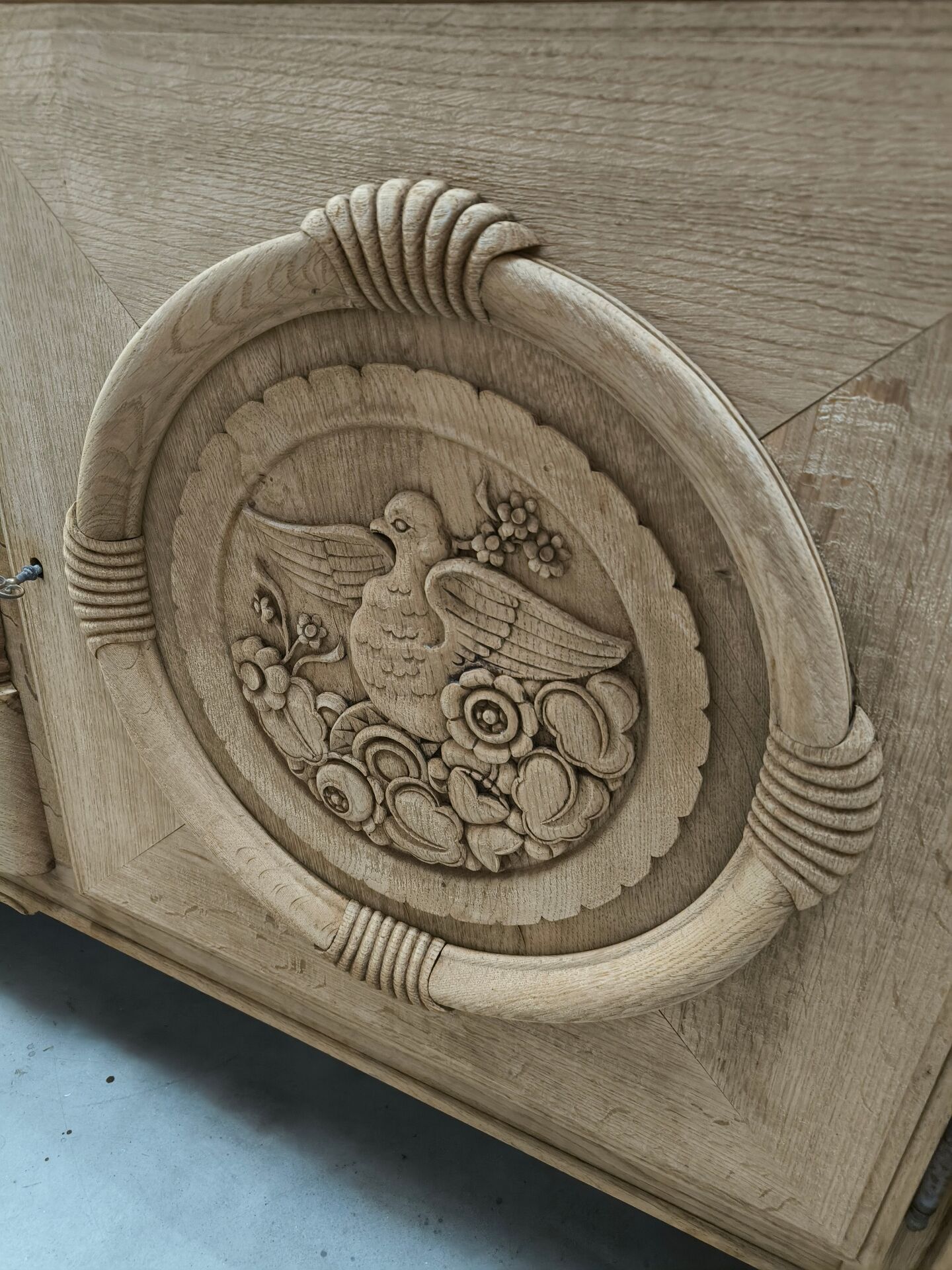 Large buffet in the Arts Décoratifs style, made of natural solid oak.