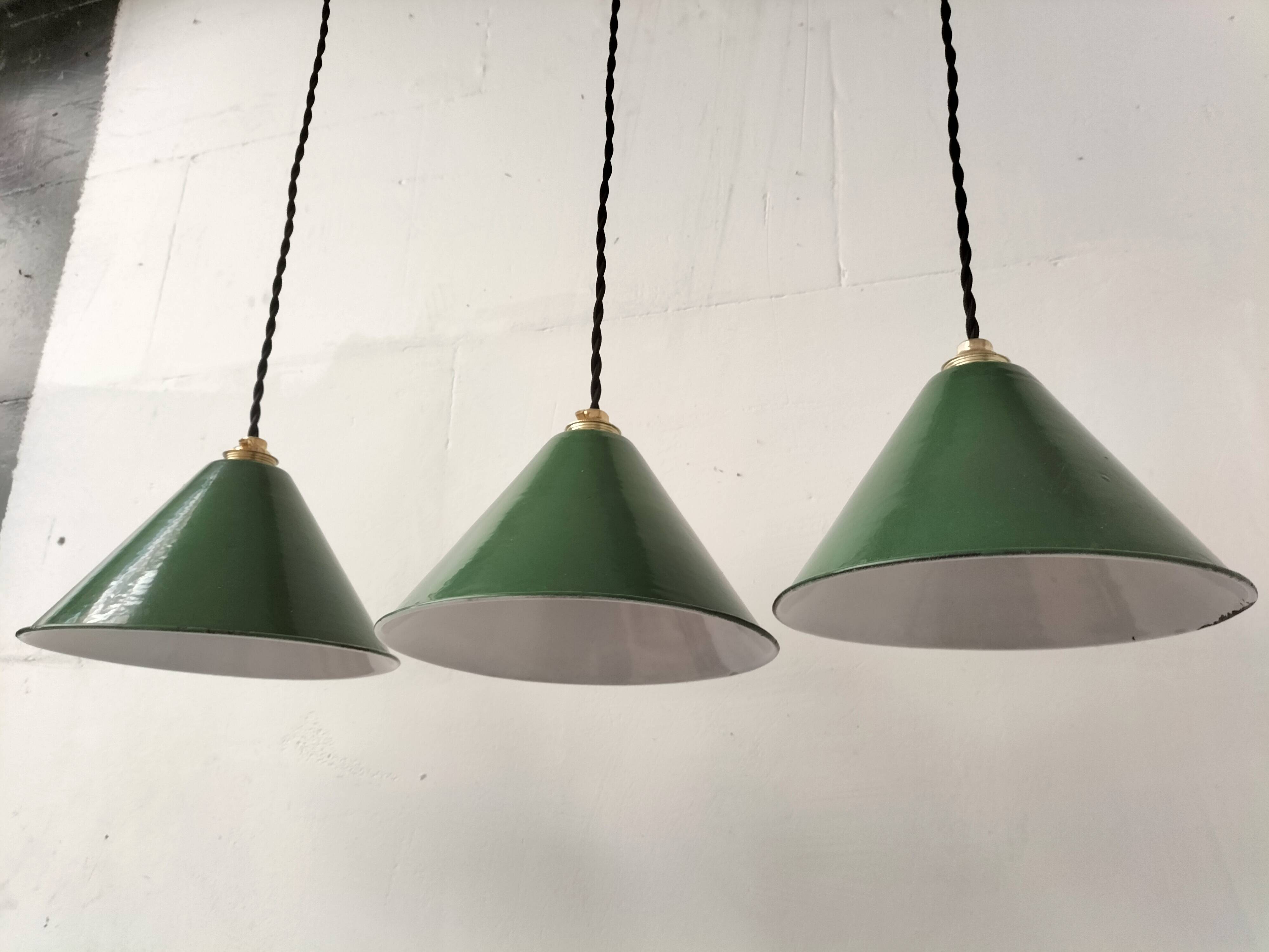 Enamelled sheet metal suspensions