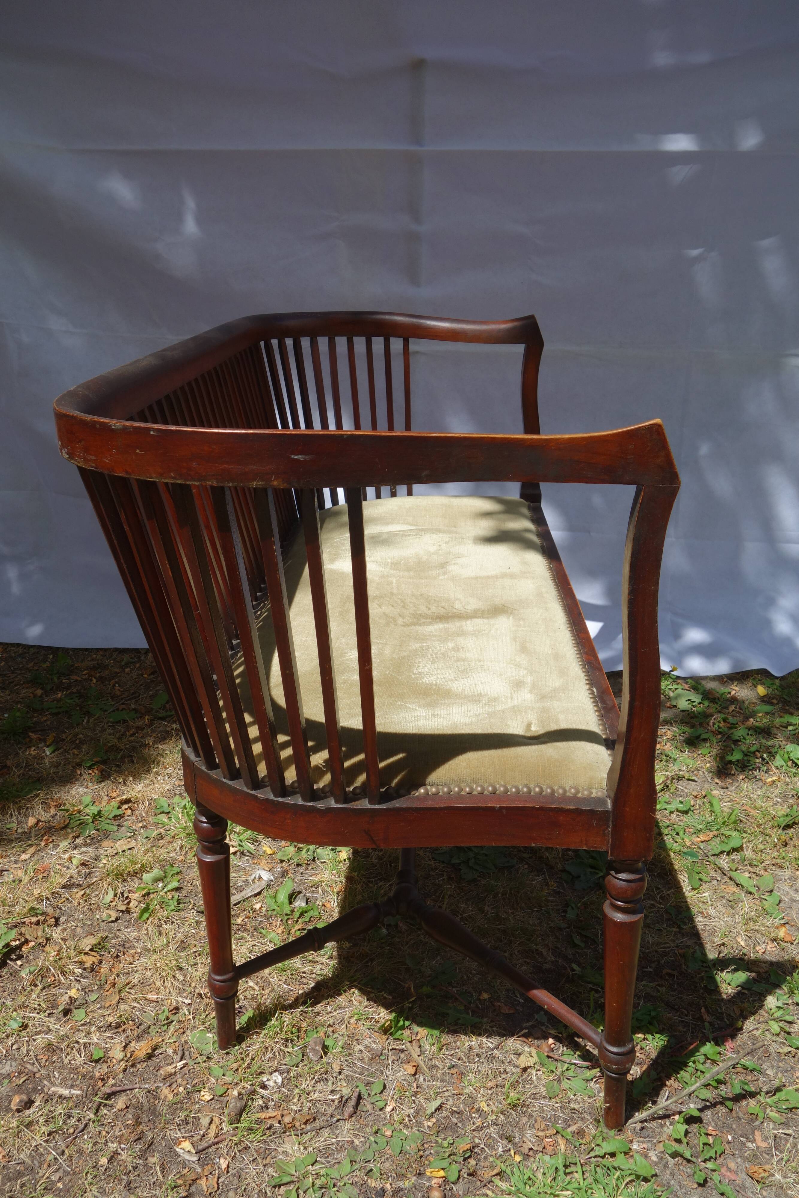 Old seat and 2 armchairs