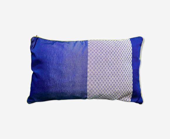 Coussin à motifs géométriques bleu et blanc
