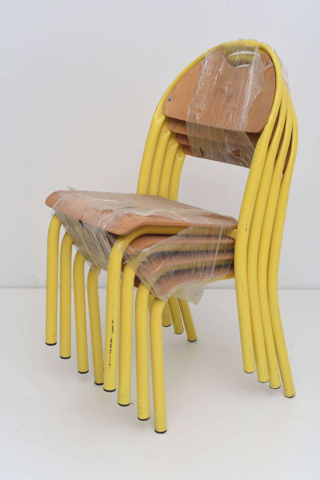 Chaises d'école style vintage