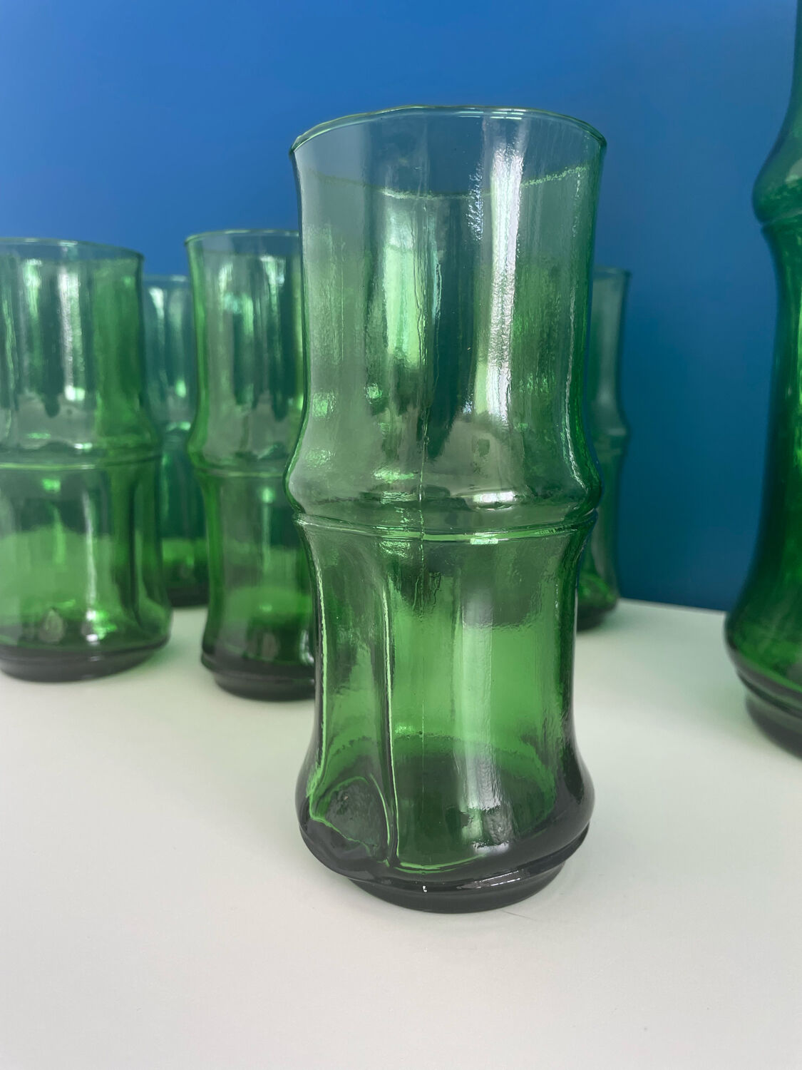 Service a eau carafe et verre vert vintage