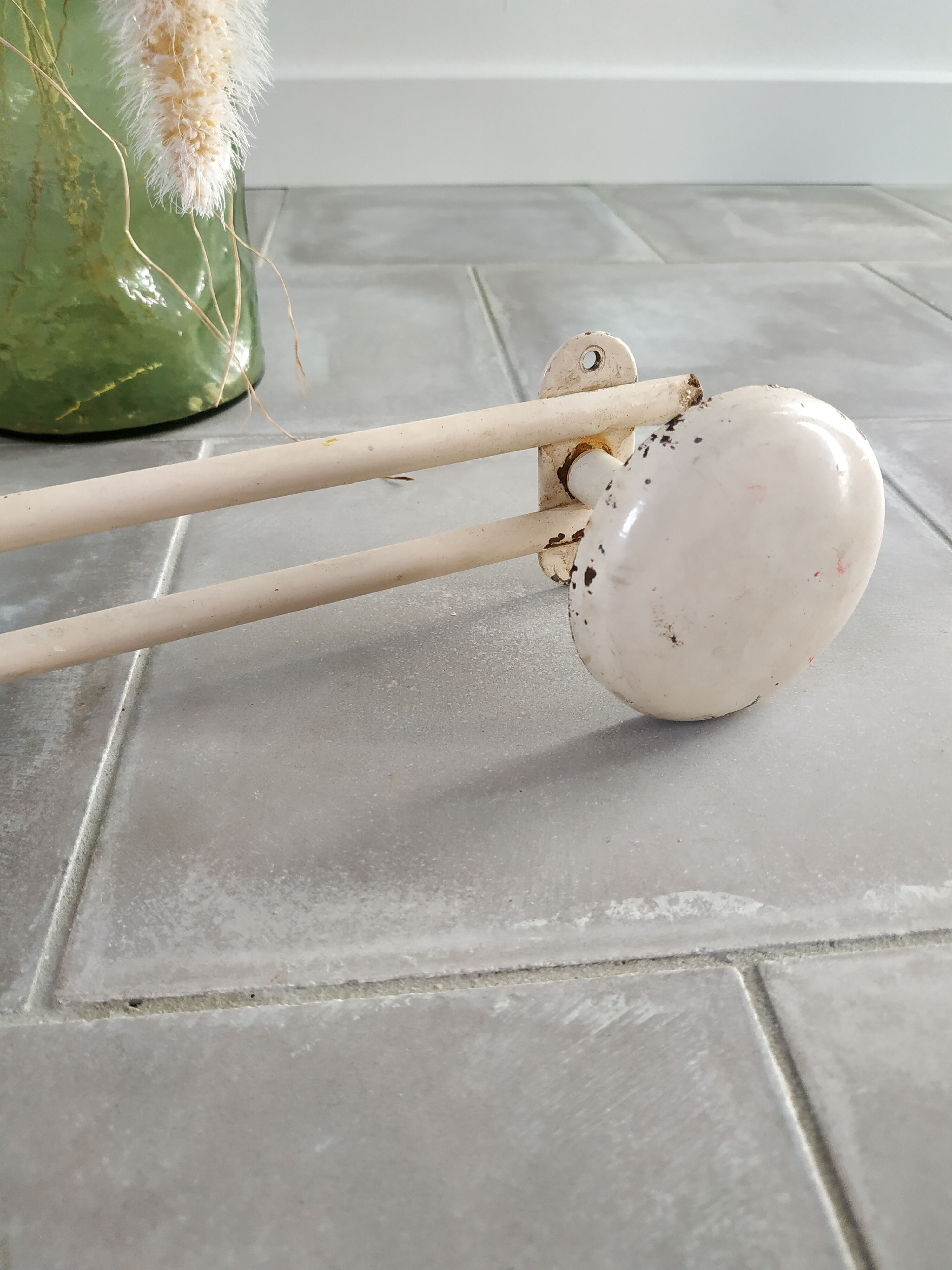 Triple white metal coat rack 60s