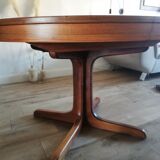 Extendable rosewood butterfly round table