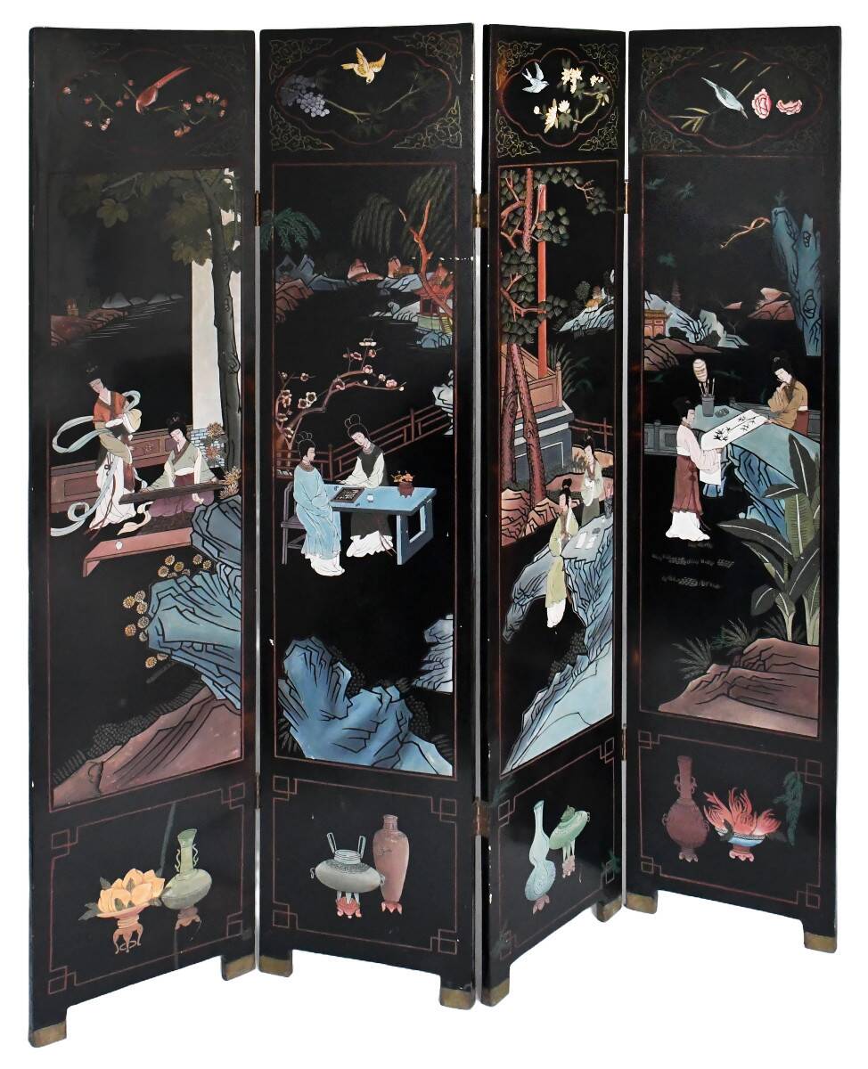 Four-panel lacquered wooden screen with Coromandel decoration.
