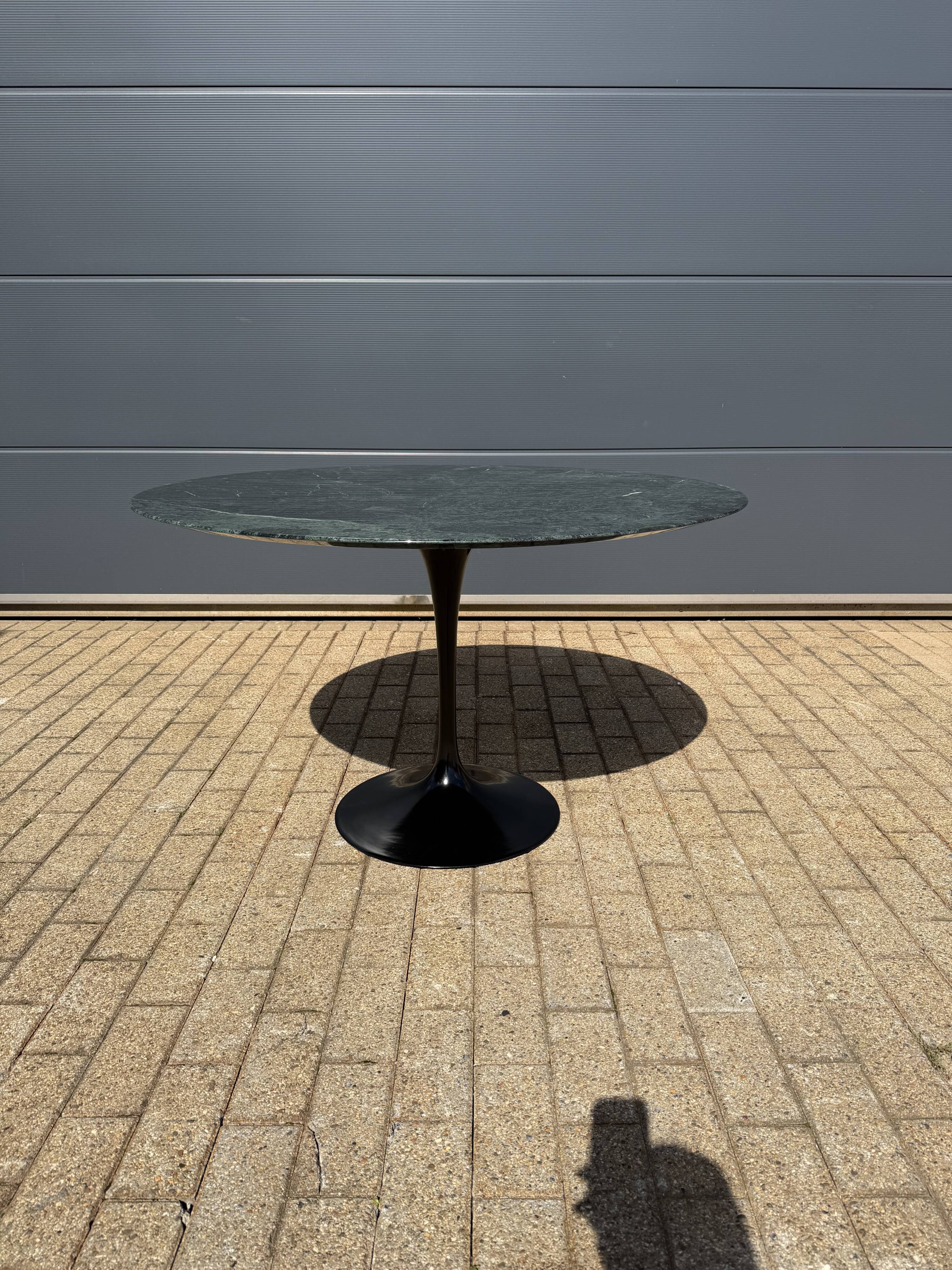 Original round Knoll Tulip dining table (120cm) Alpi Verde glossy in NEW CONDITION