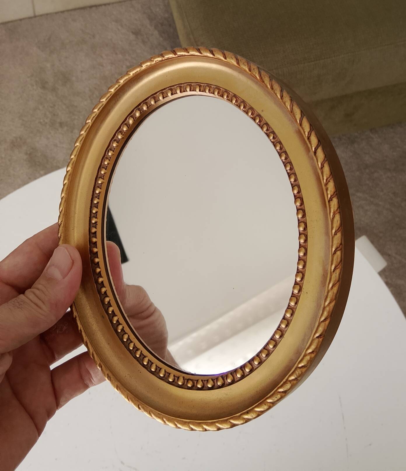 Small vintage oval mirror in gilded resin from the 60s/70s.