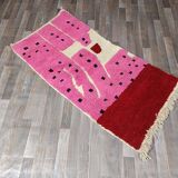 Handmade pure wool rug in pink, size 150 x 250 cm.