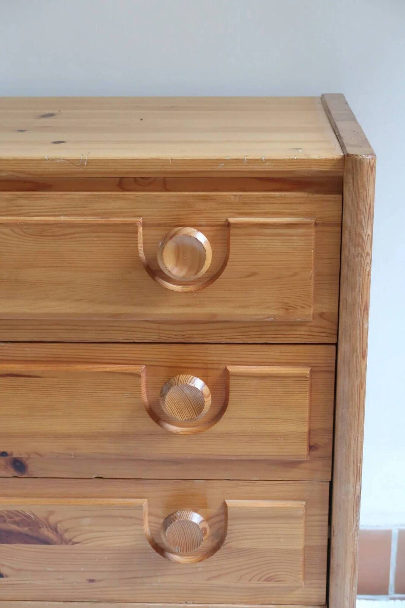 Chest of drawers with 4 drawers in solid pine, rustic mountain style, 1970s.