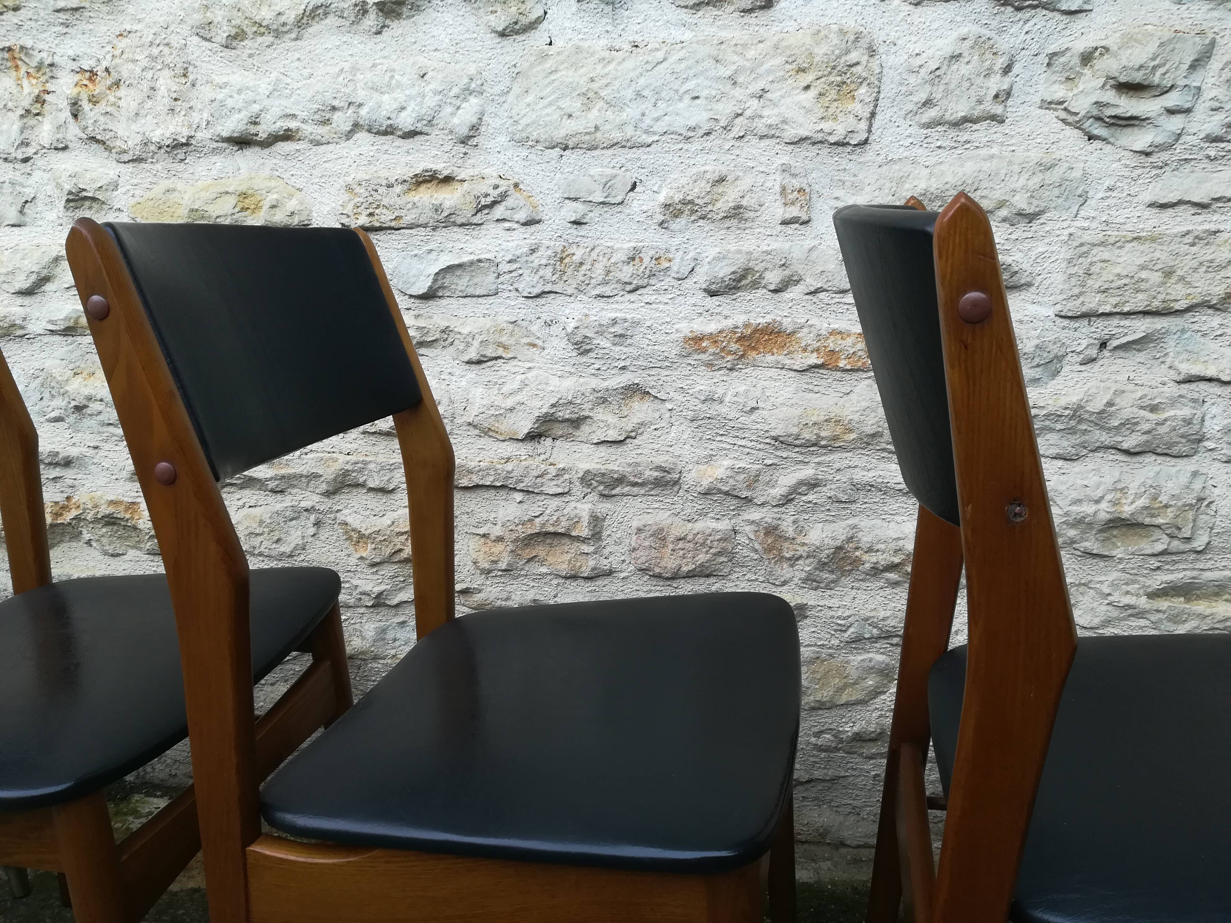 Scandinavian chairs in skaï