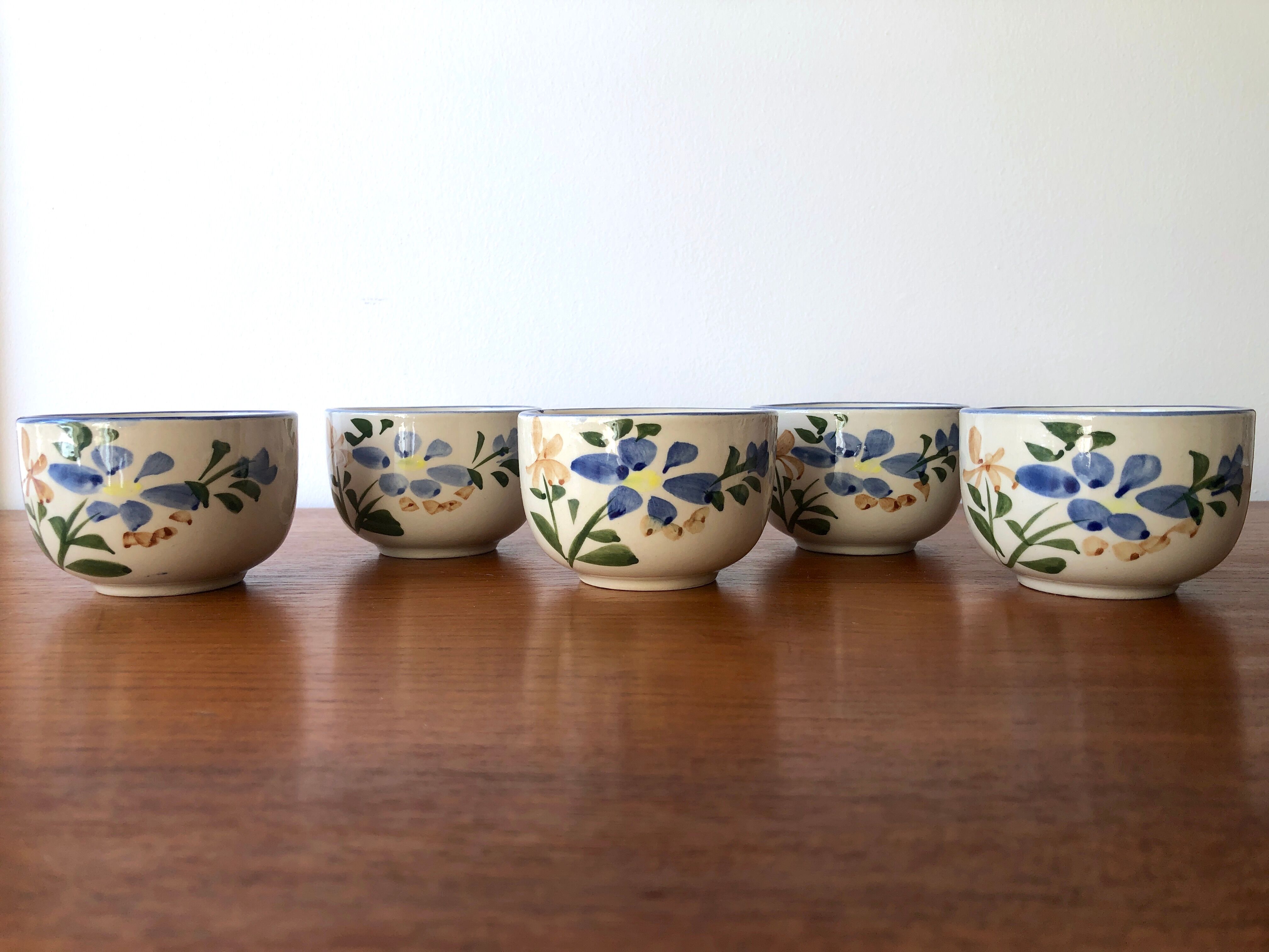 Porcelain tea bowls