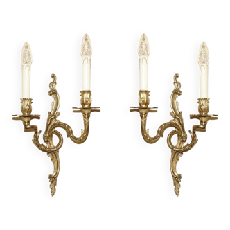 Pair of antique wall sconces from the 1920s in gilded bronze.