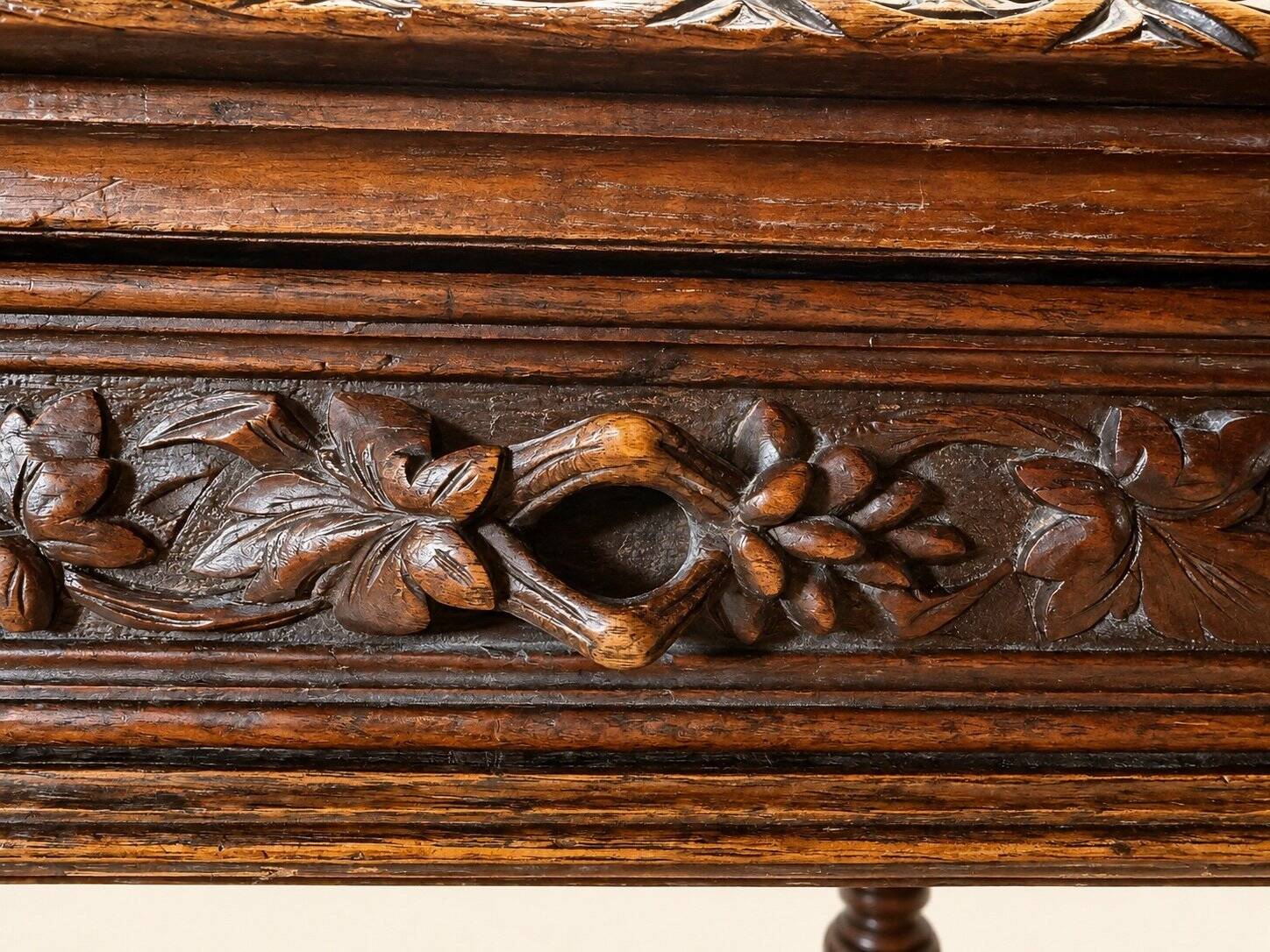Flat desk – Louis XIII style – Carved solid oak – 19th century