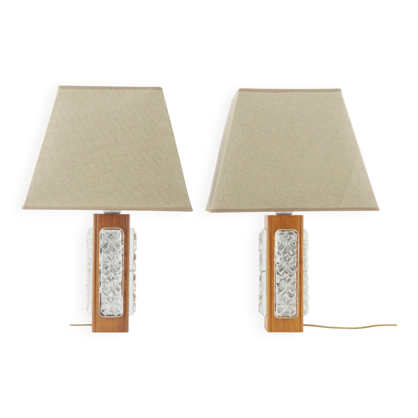Paire de lampes de table en verre moulé et teck Suède 1960
