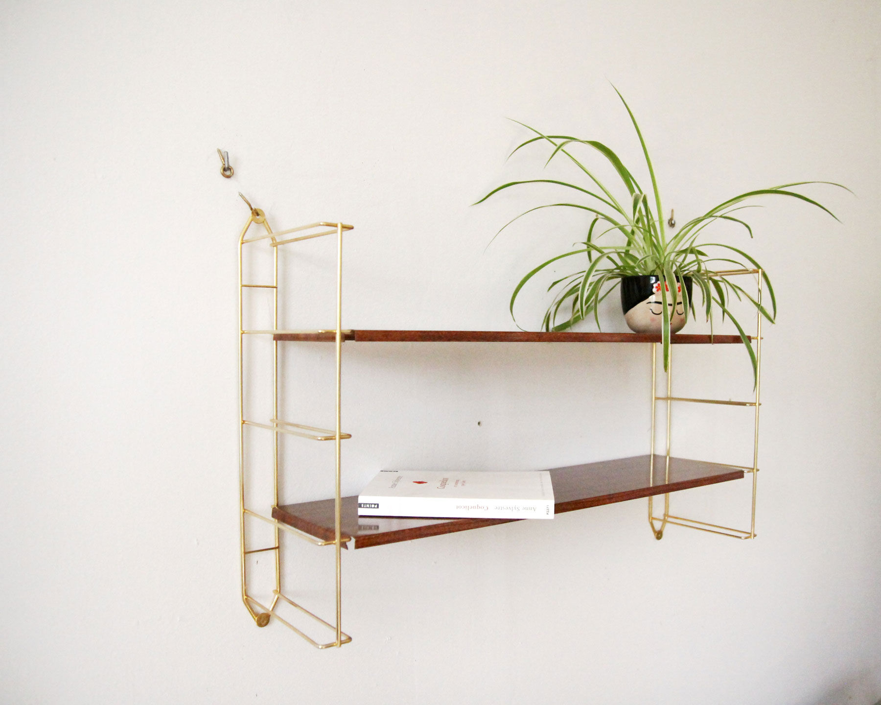 String style shelves