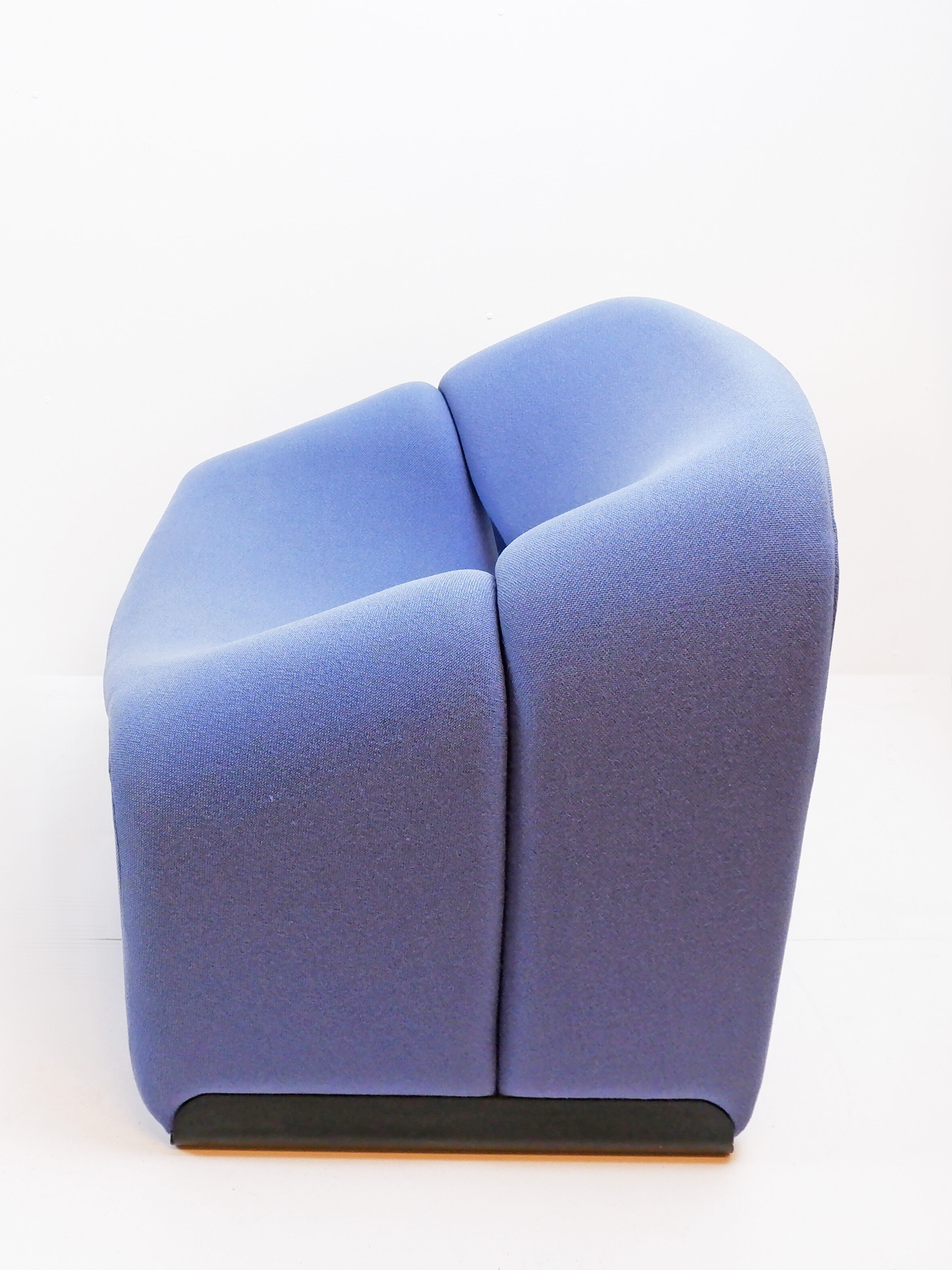Artifort F598 M-chair by Pierre Paulin
