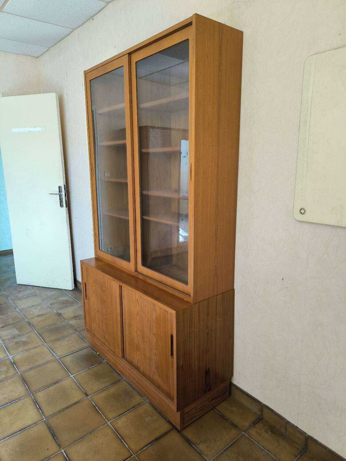 Hundevad Scandinavian display bookcase