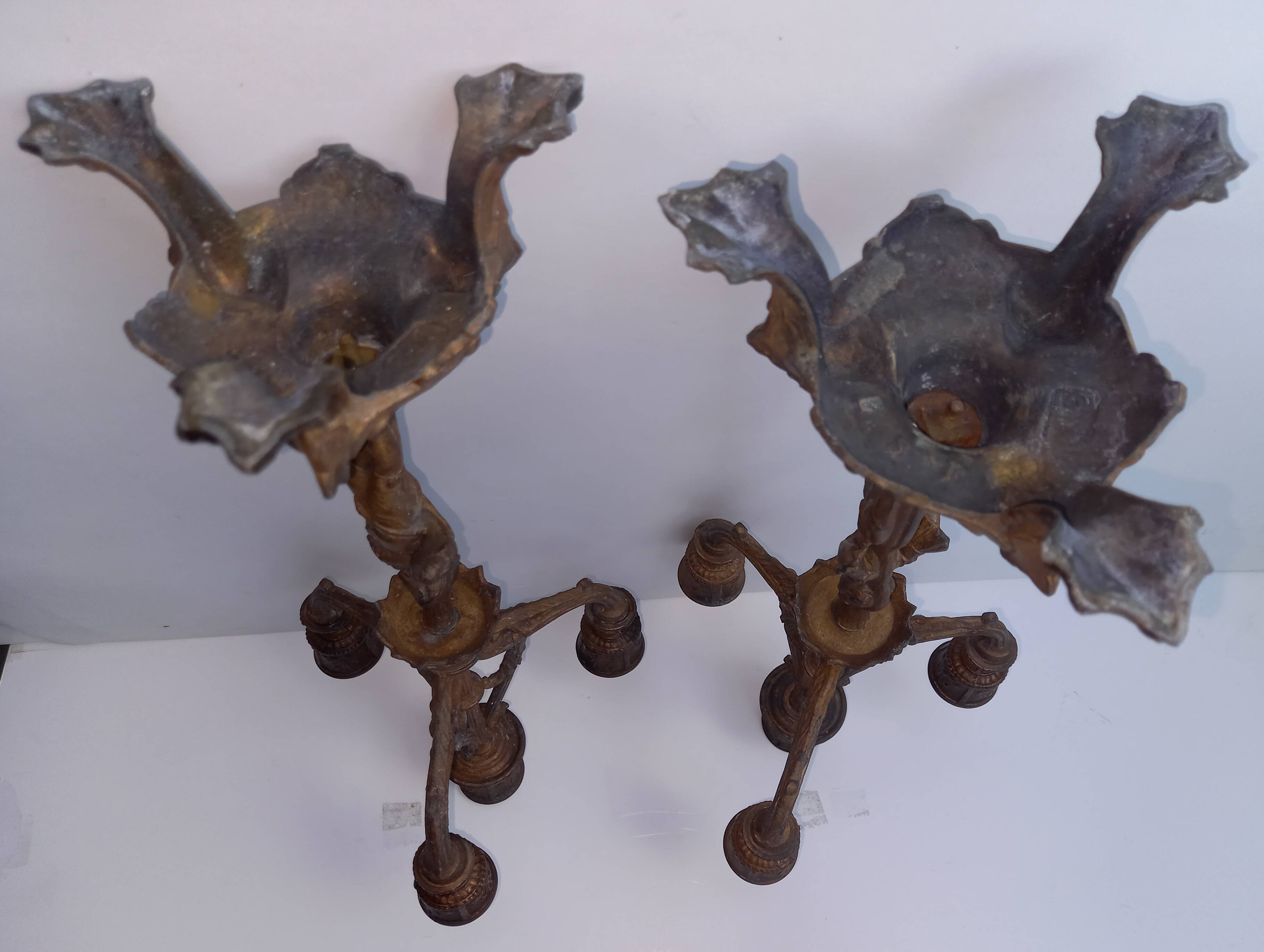 Regulate candlesticks - Pair of Louis XV characters