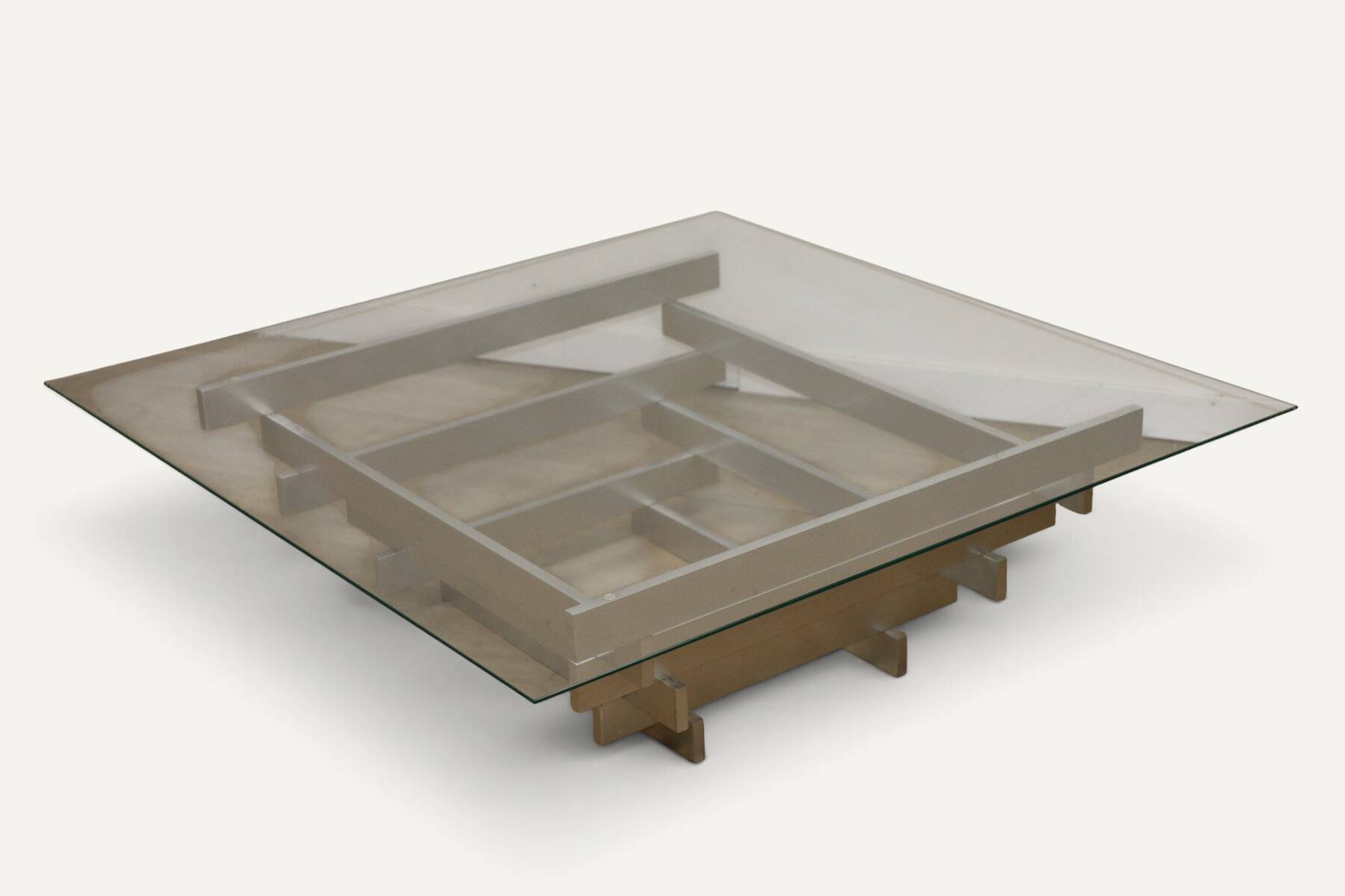 Table basse sculpturale en aluminium brossé et verre – années 1970