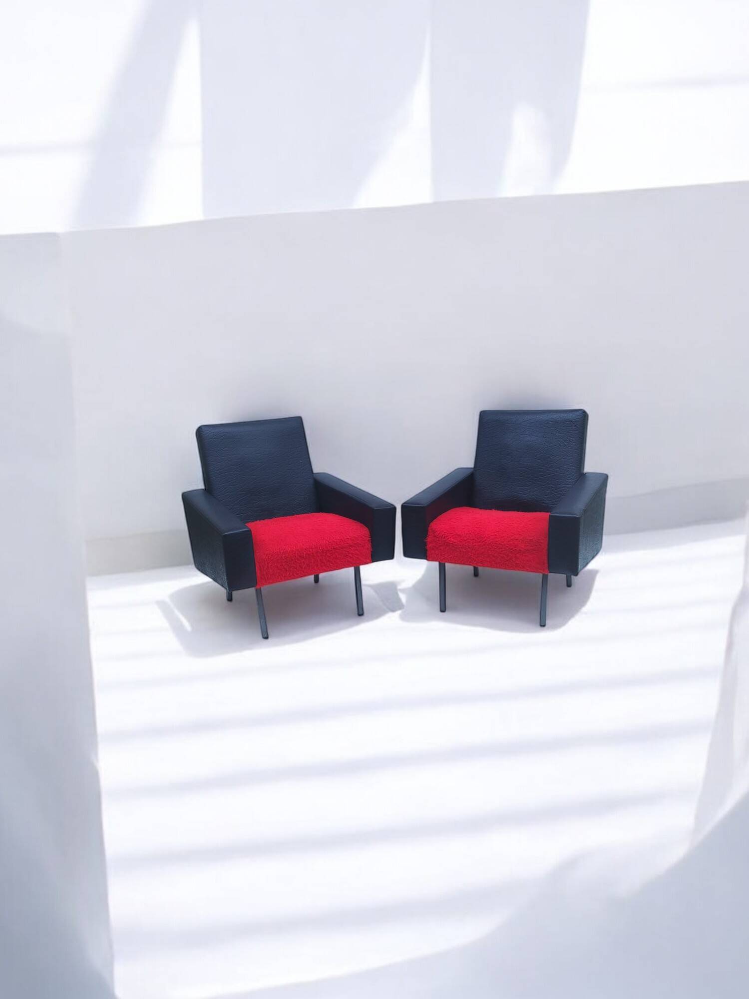 Retro armchair in black and red skai (1)