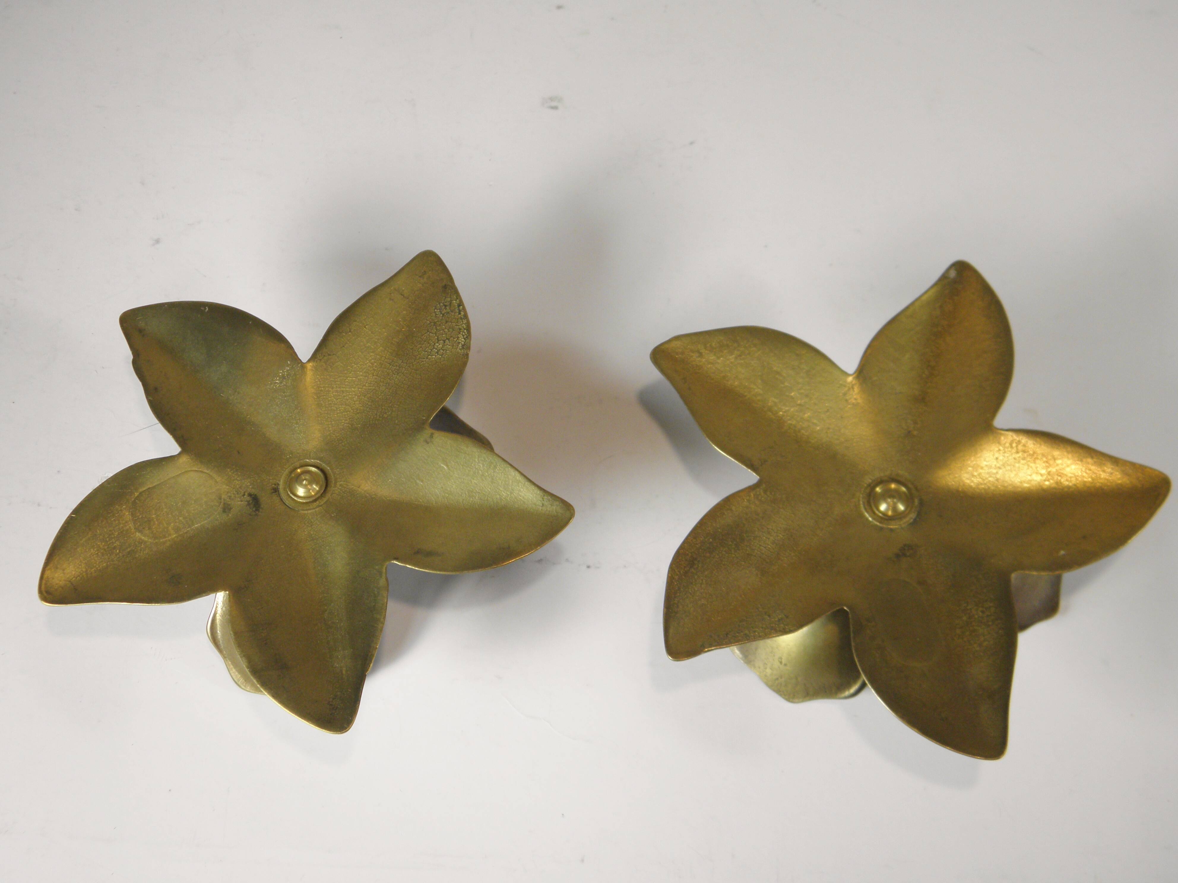 Two "flowers" candle holders in brass - 1970s