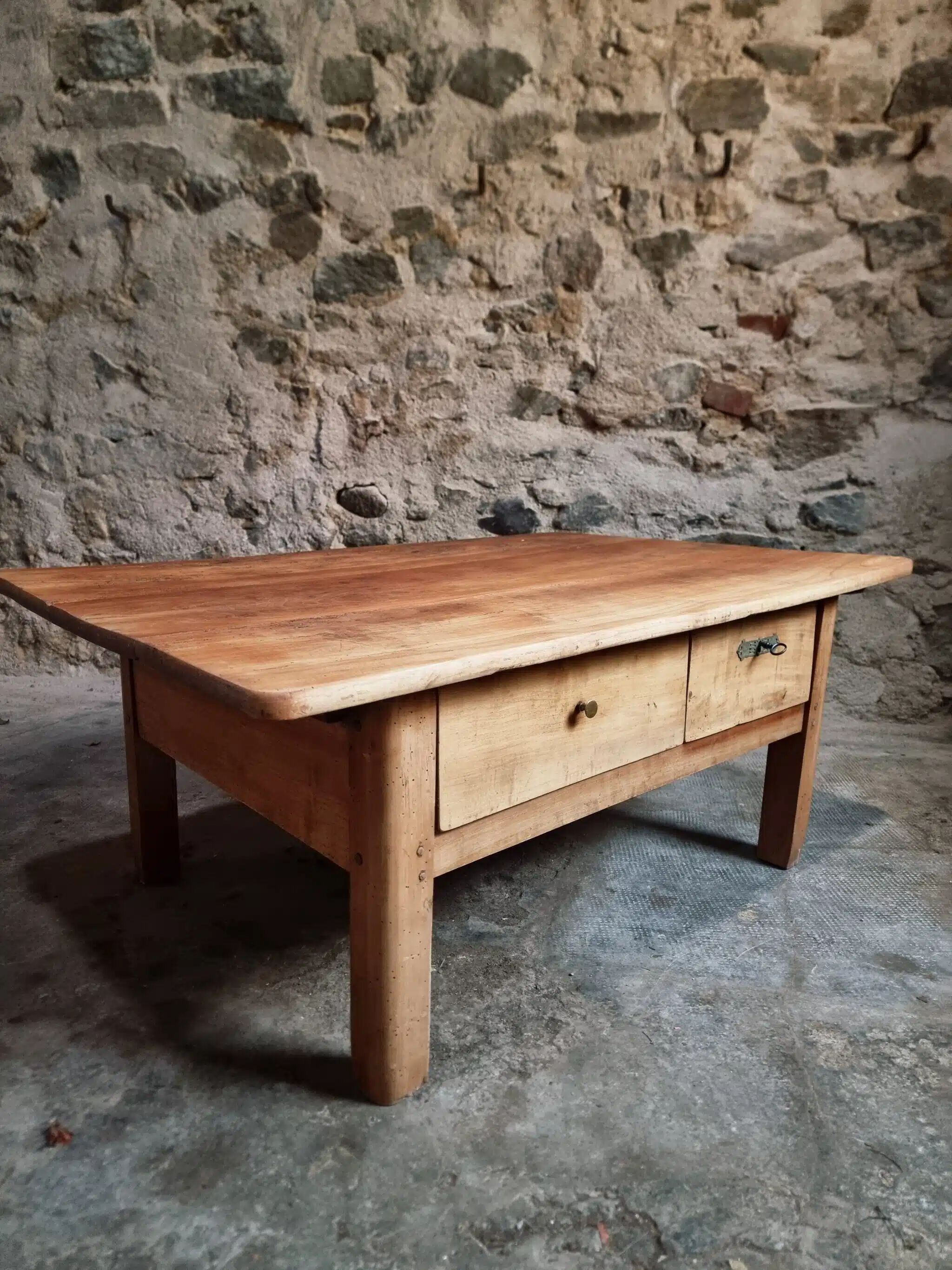 18th-century cherry wood coffee table with two drawers.