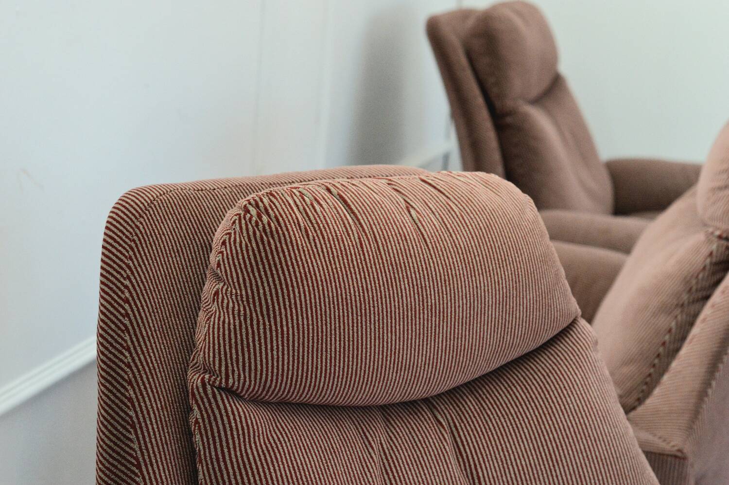 Pair of P60 armchairs by Vittorio Introini for Saporiti