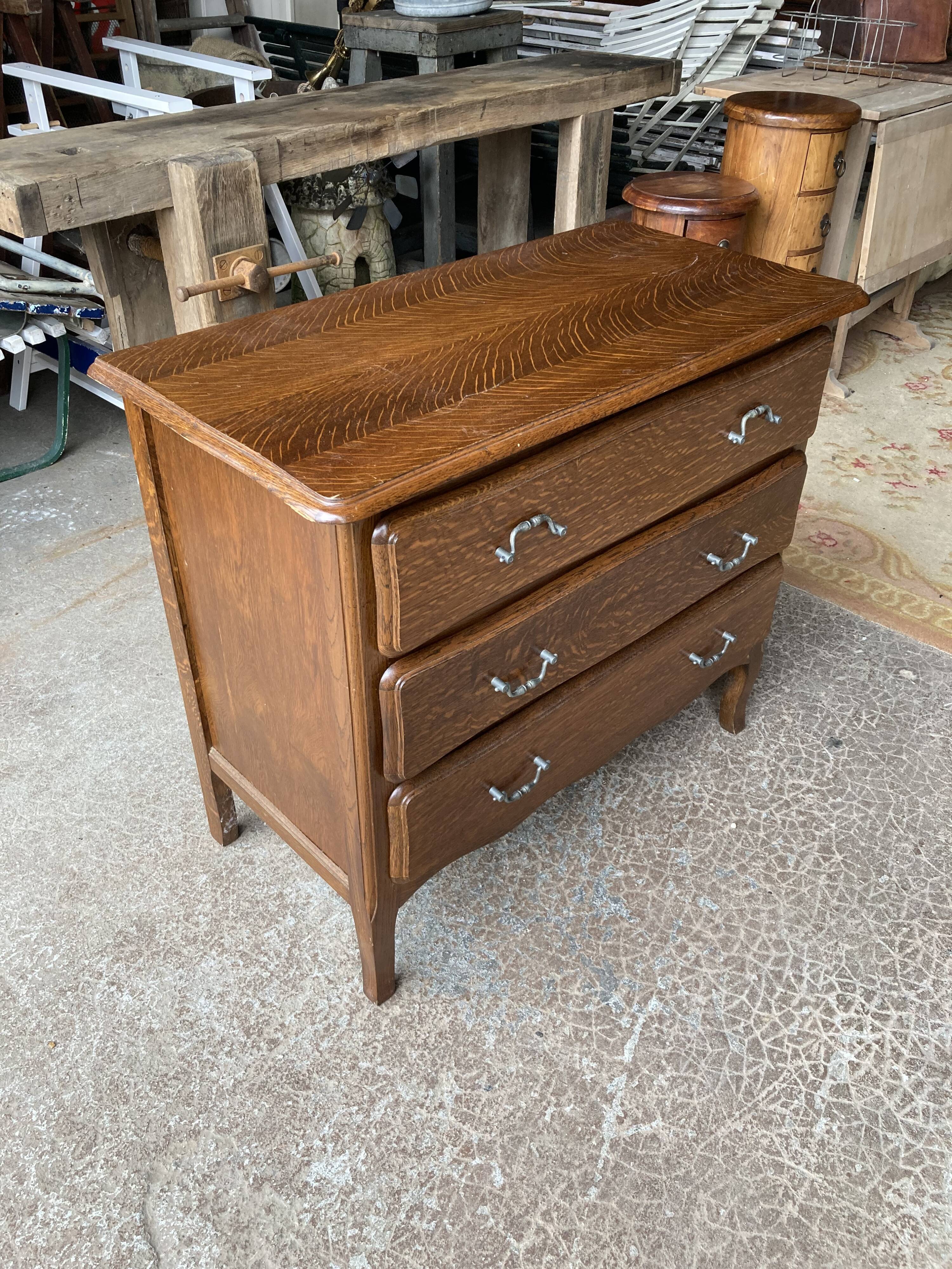 Neoclassical chest of drawers