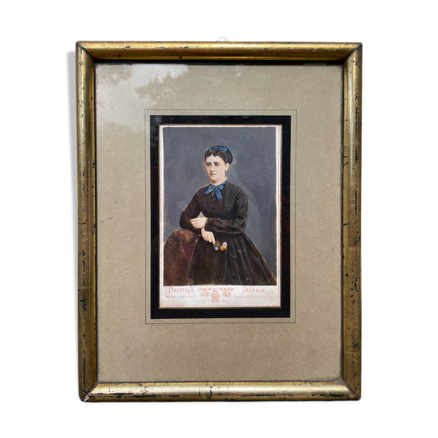 Old portrait photo of a woman