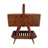 Sewing box worker