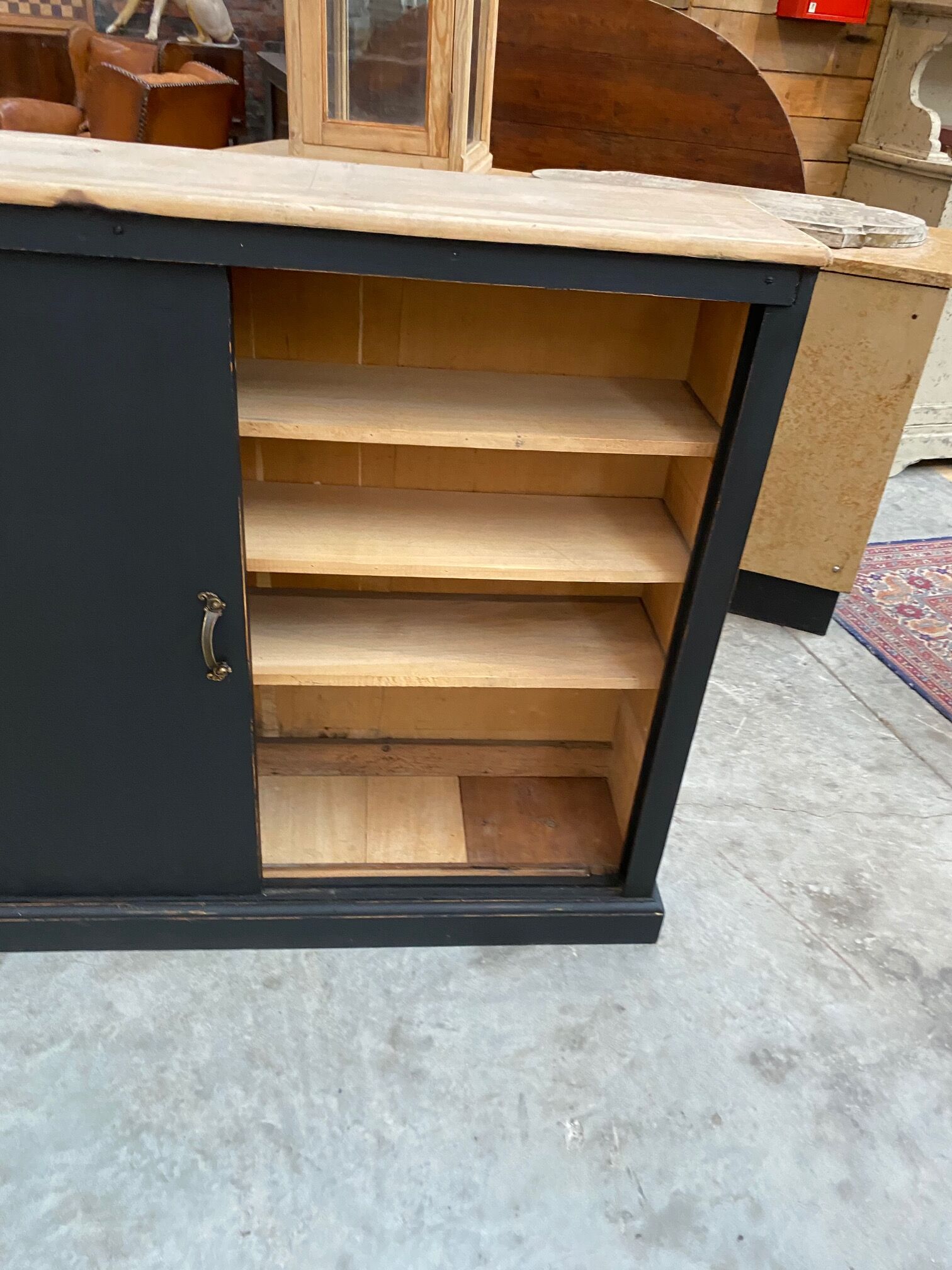 Trade furniture with sliding doors