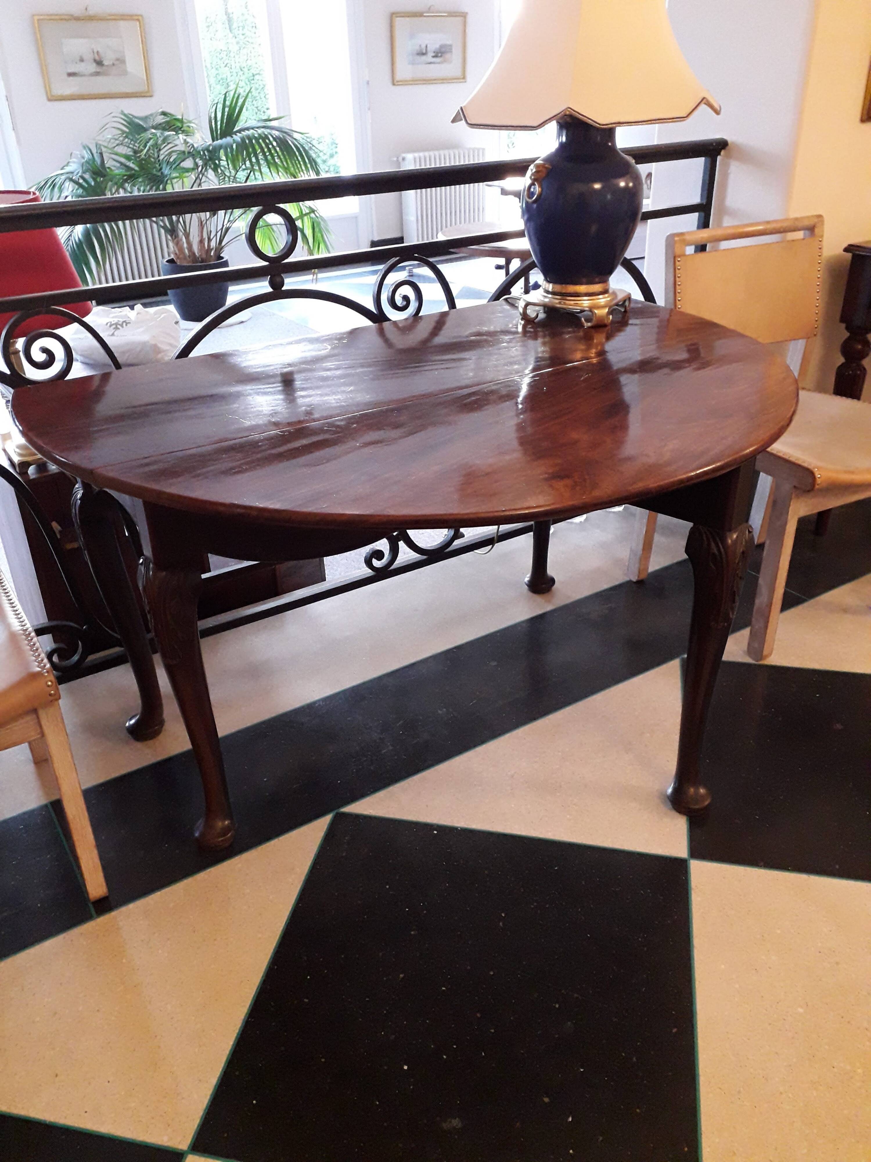 Elegant antique oval drop-leaf table