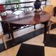 Élégante table ovale antique à abattants