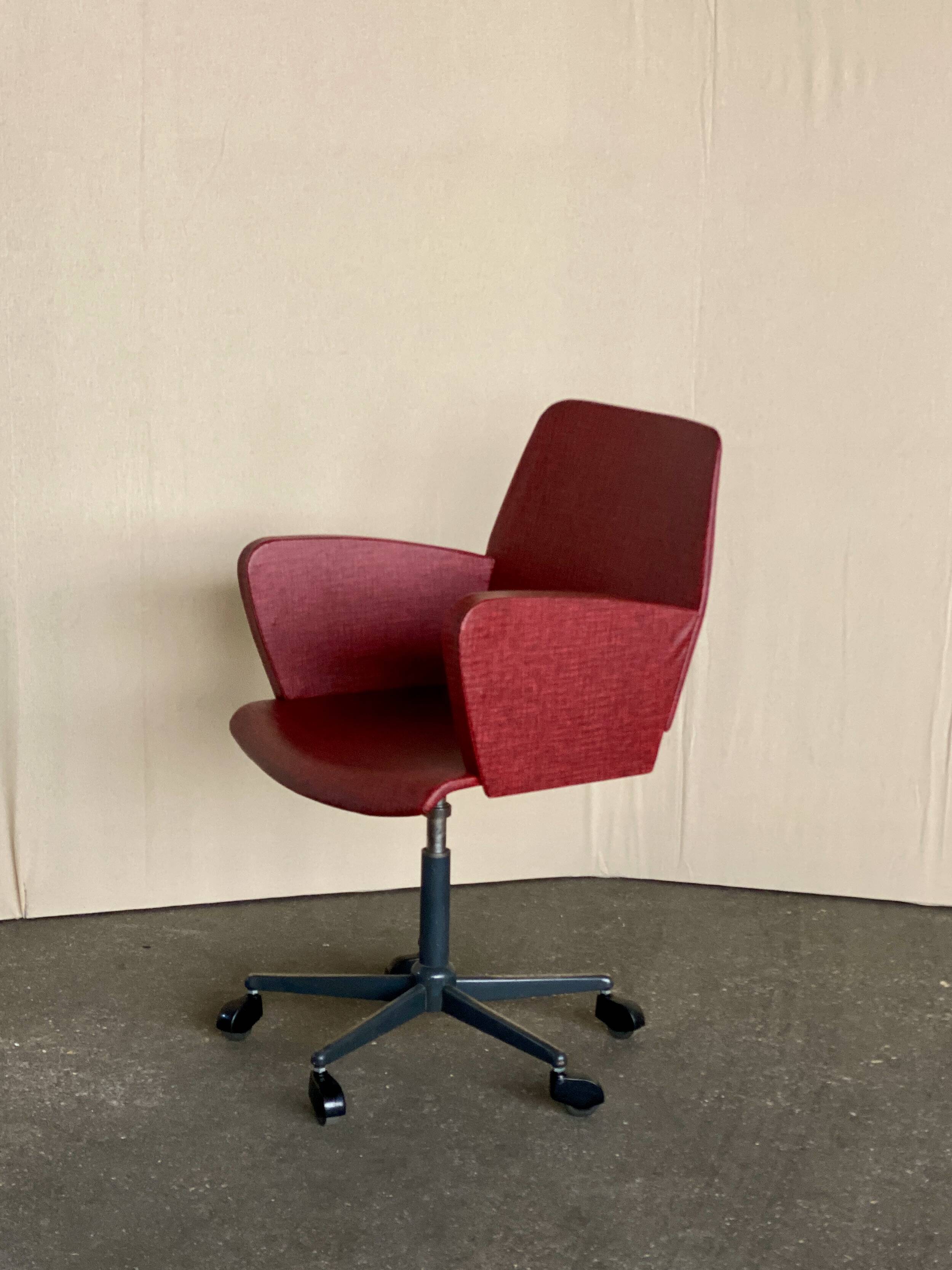 Vintage adjustable office chair – red faux leather, 1960-70s