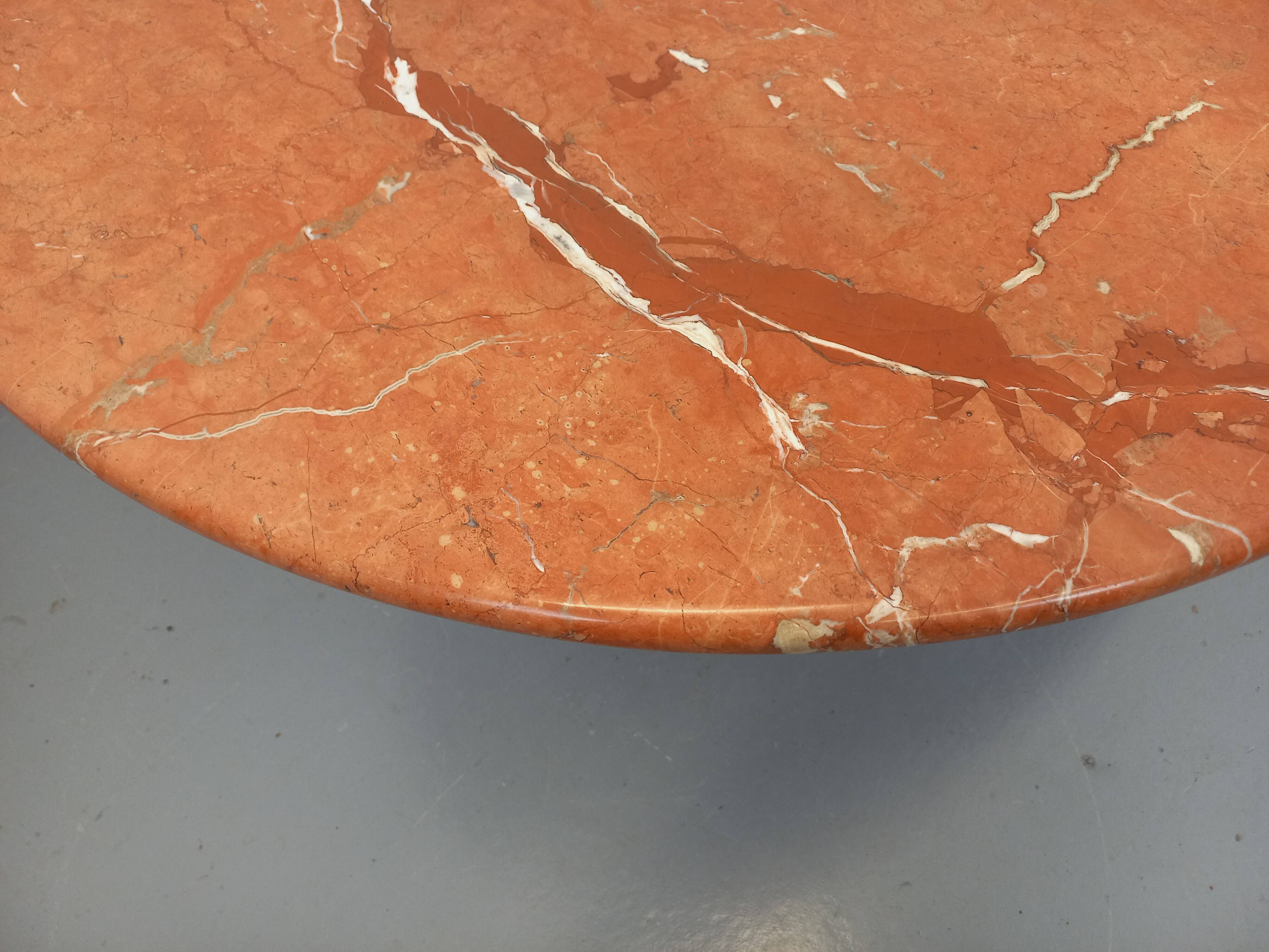 Vintage oval dining table in pink marble from the 70s 80s.