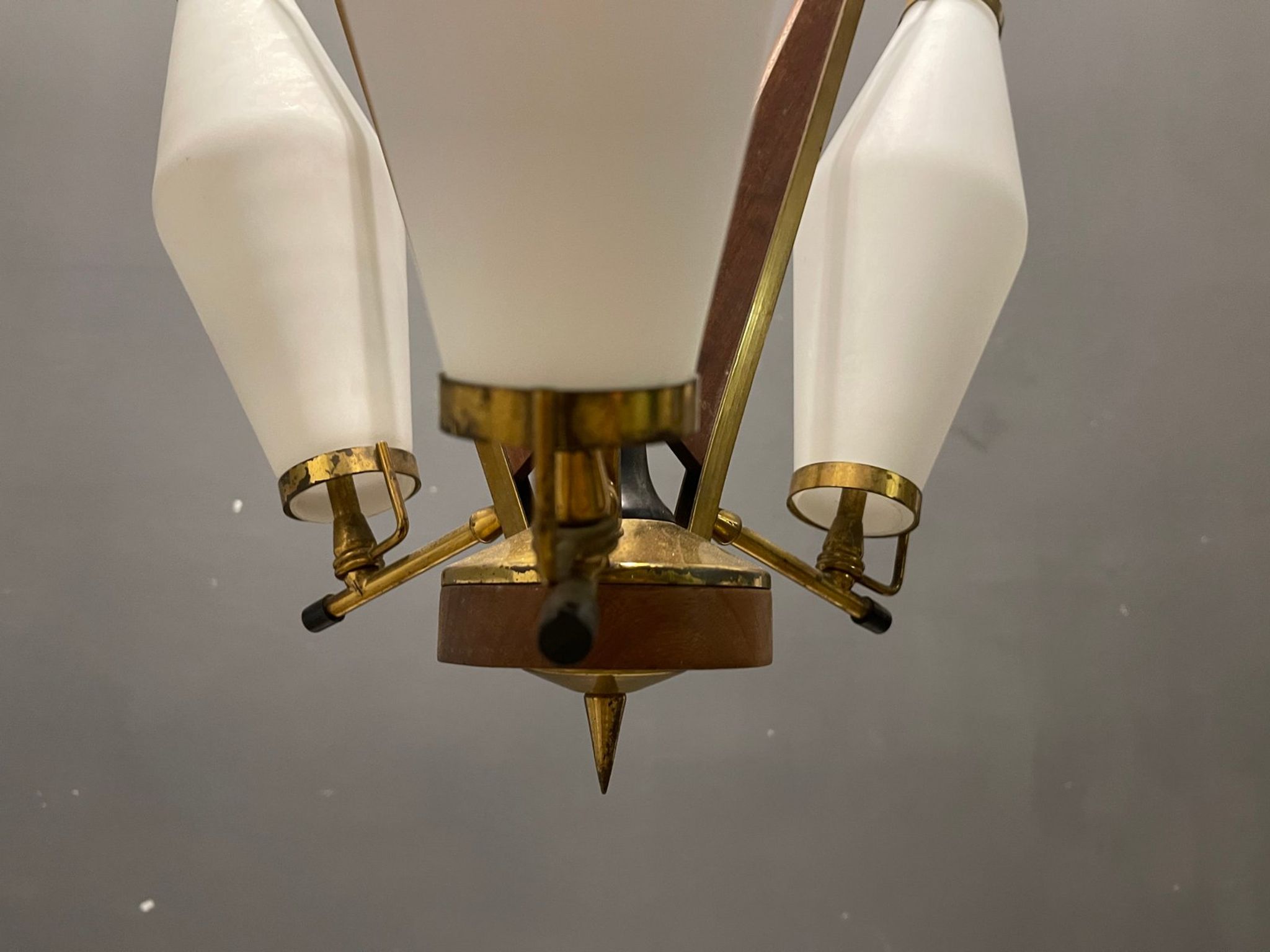 Suspension italien en verre opalin des années 1950