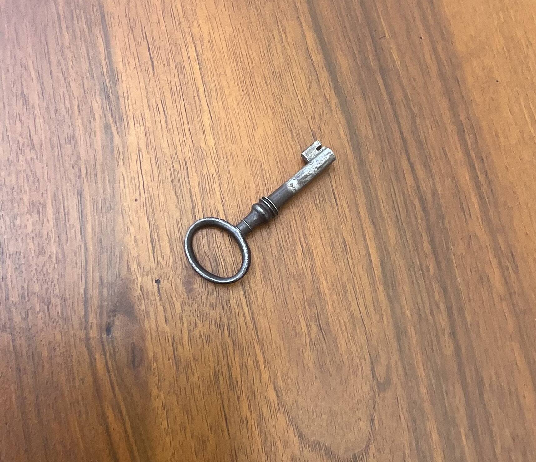 Louis-Philippe chest of drawers in burr walnut – Late 19th century