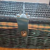Vintage green wicker picnic basket – tartan interior