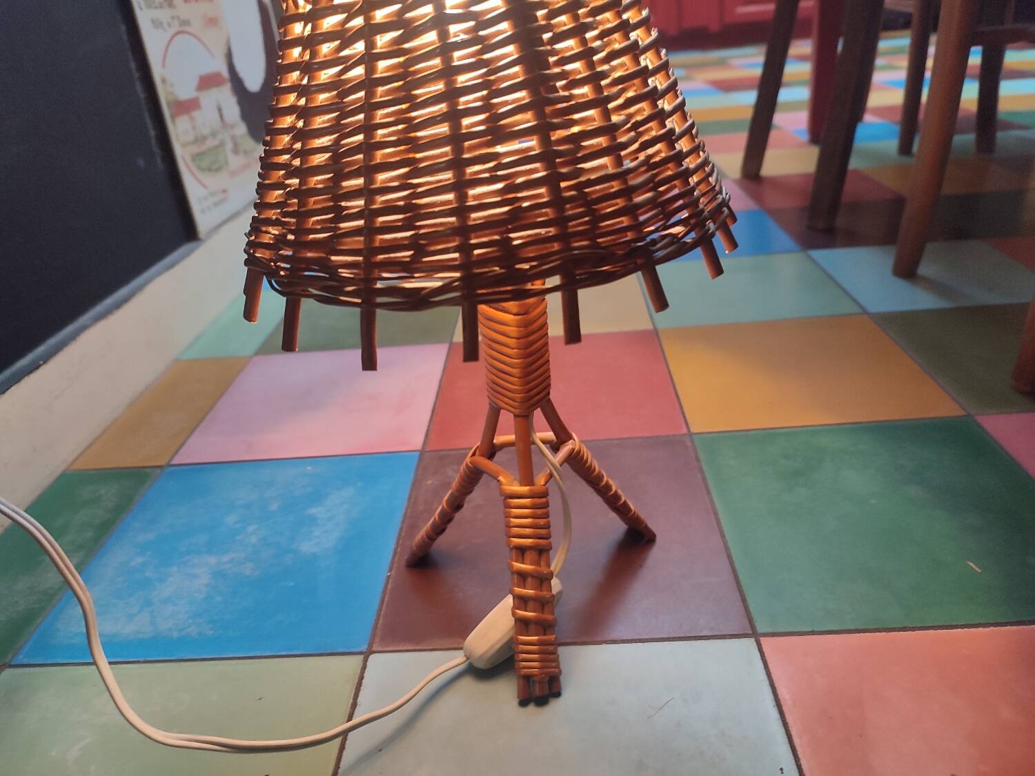 Lampe à poser vintage en osier