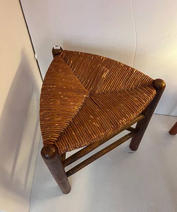 Tabouret tripode triangle