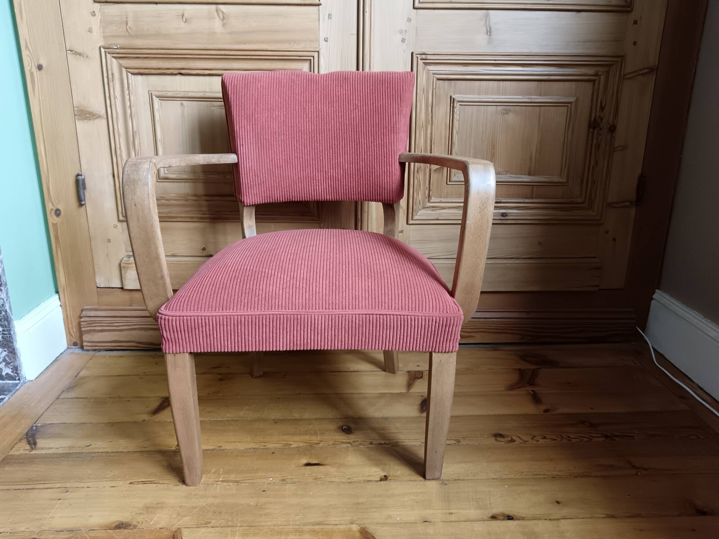 Refurbished bridge chair in red velvet