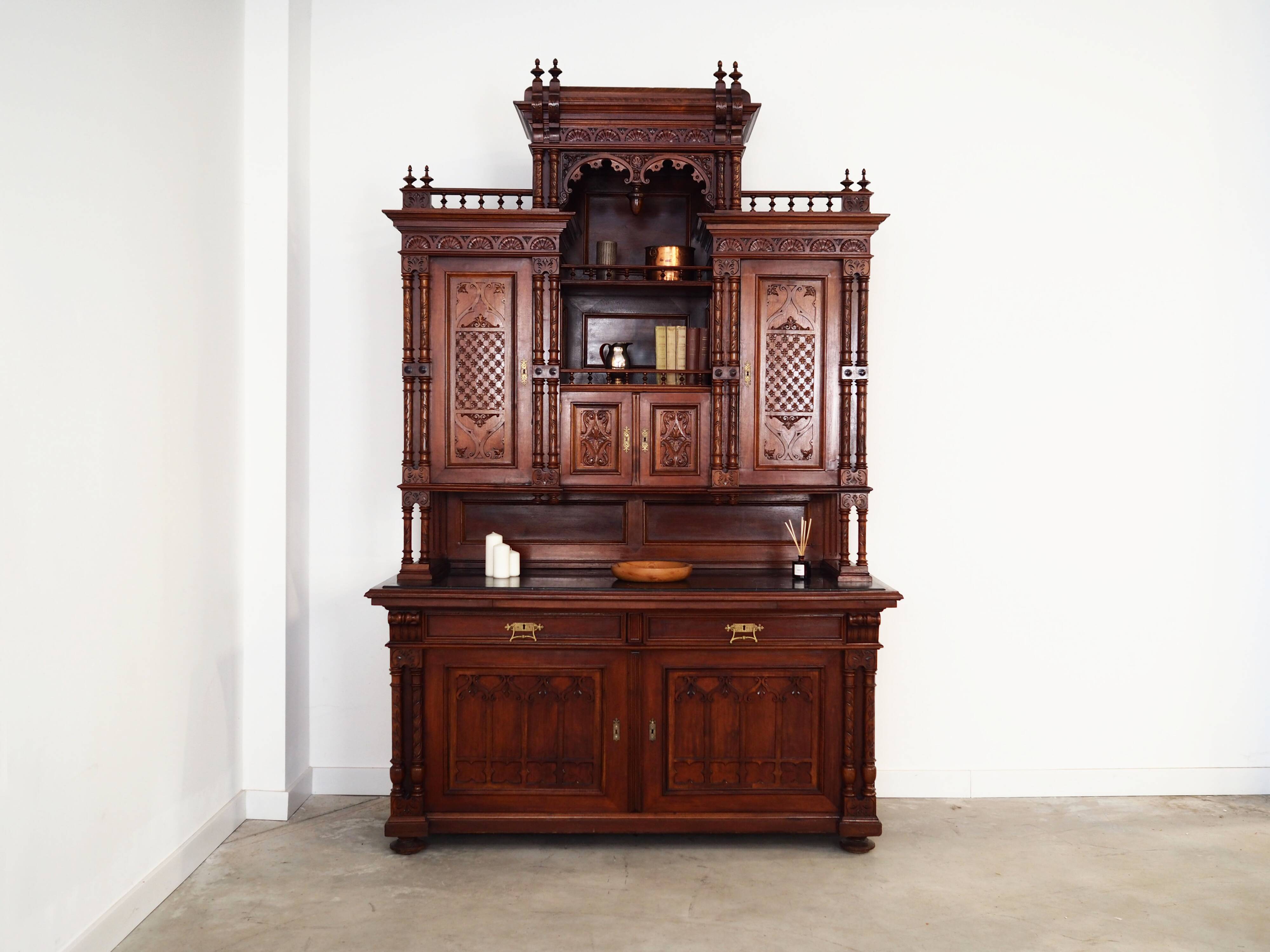 Armoire, vaisselier en chêne, Allemagne première moitié du XXème s.