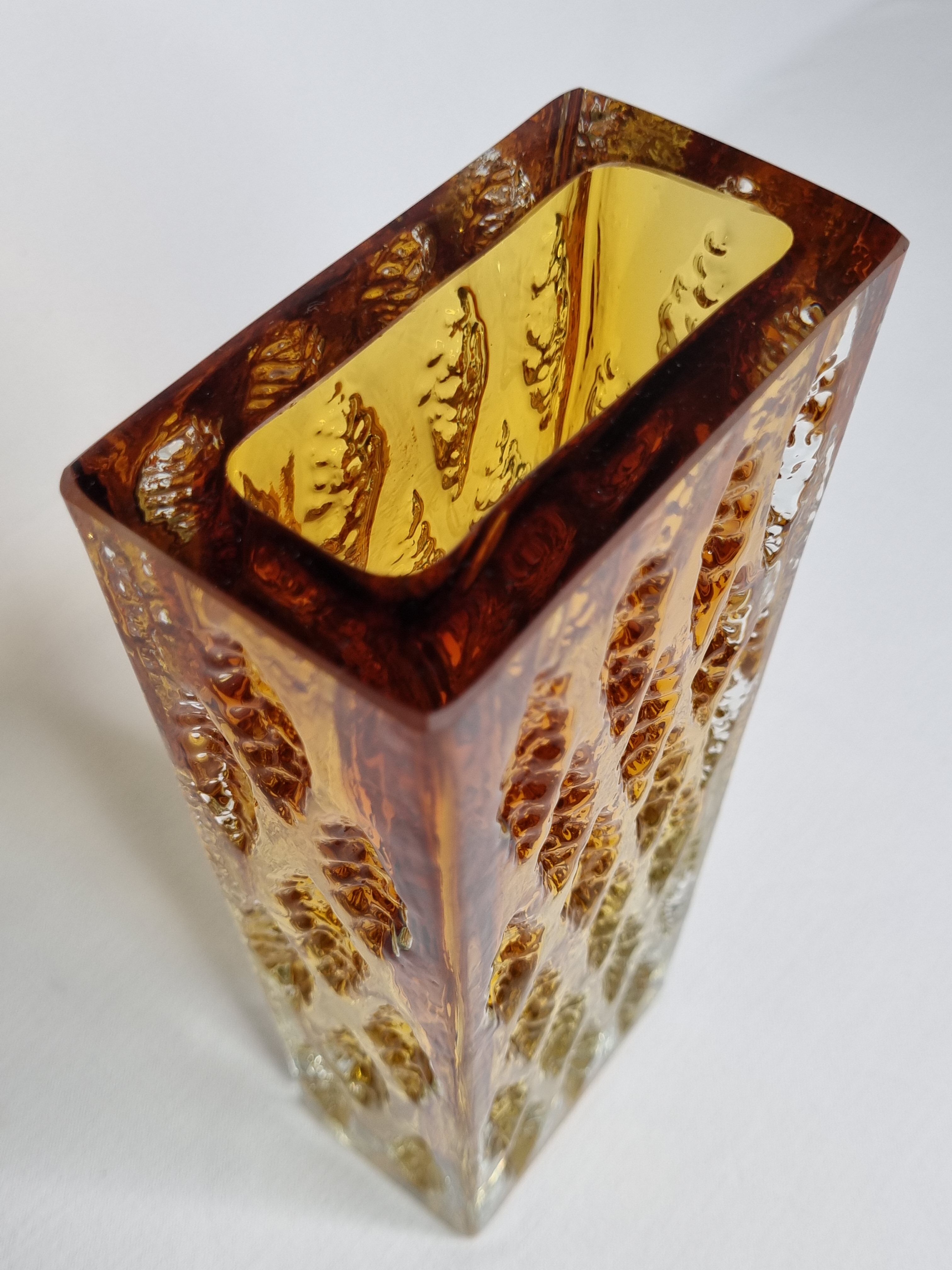 Vase in colored molded crystal of the 50s, 24 cm