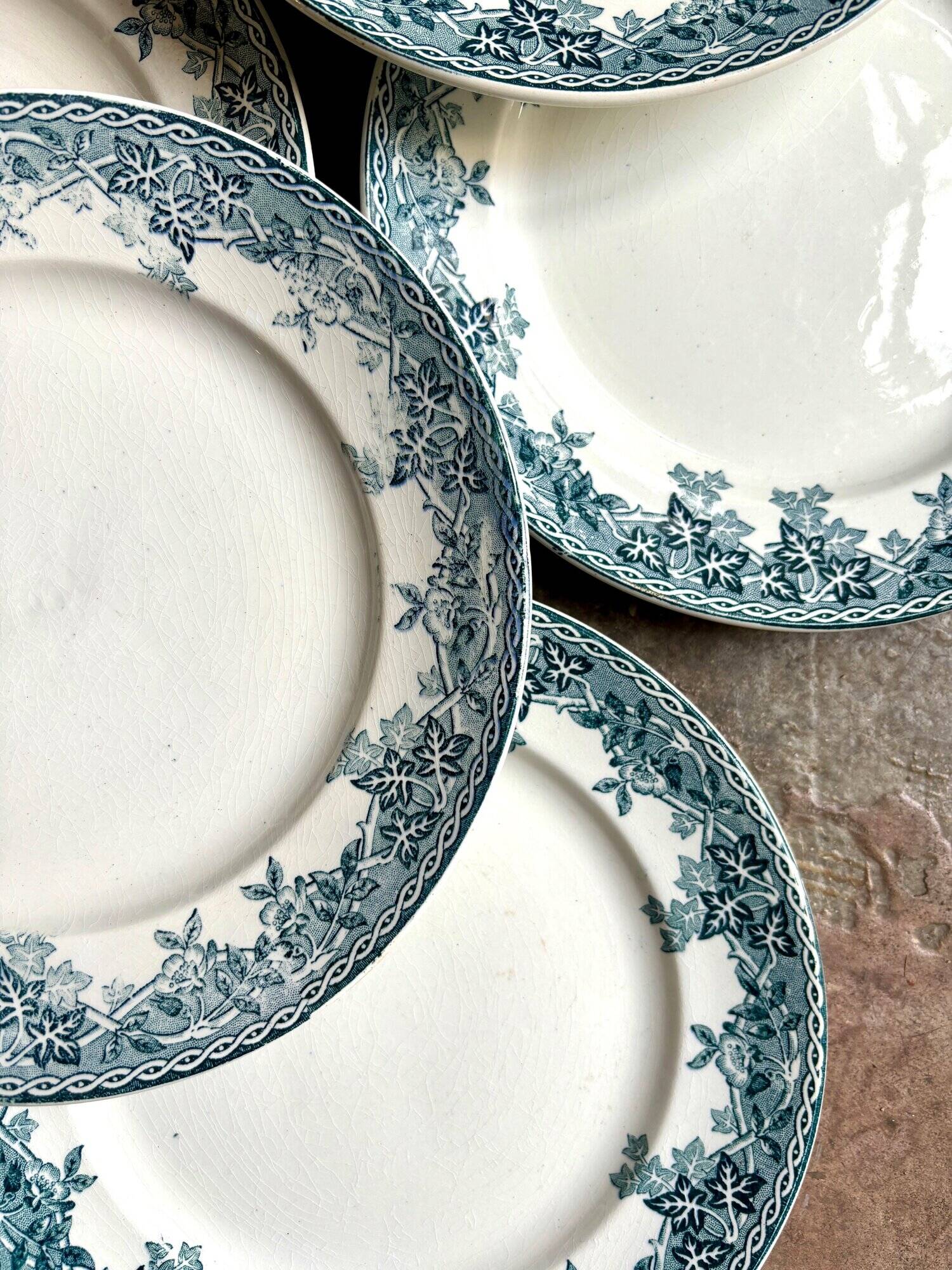 6 Moulin des Loups flat plates in iron clay, “Summer” service